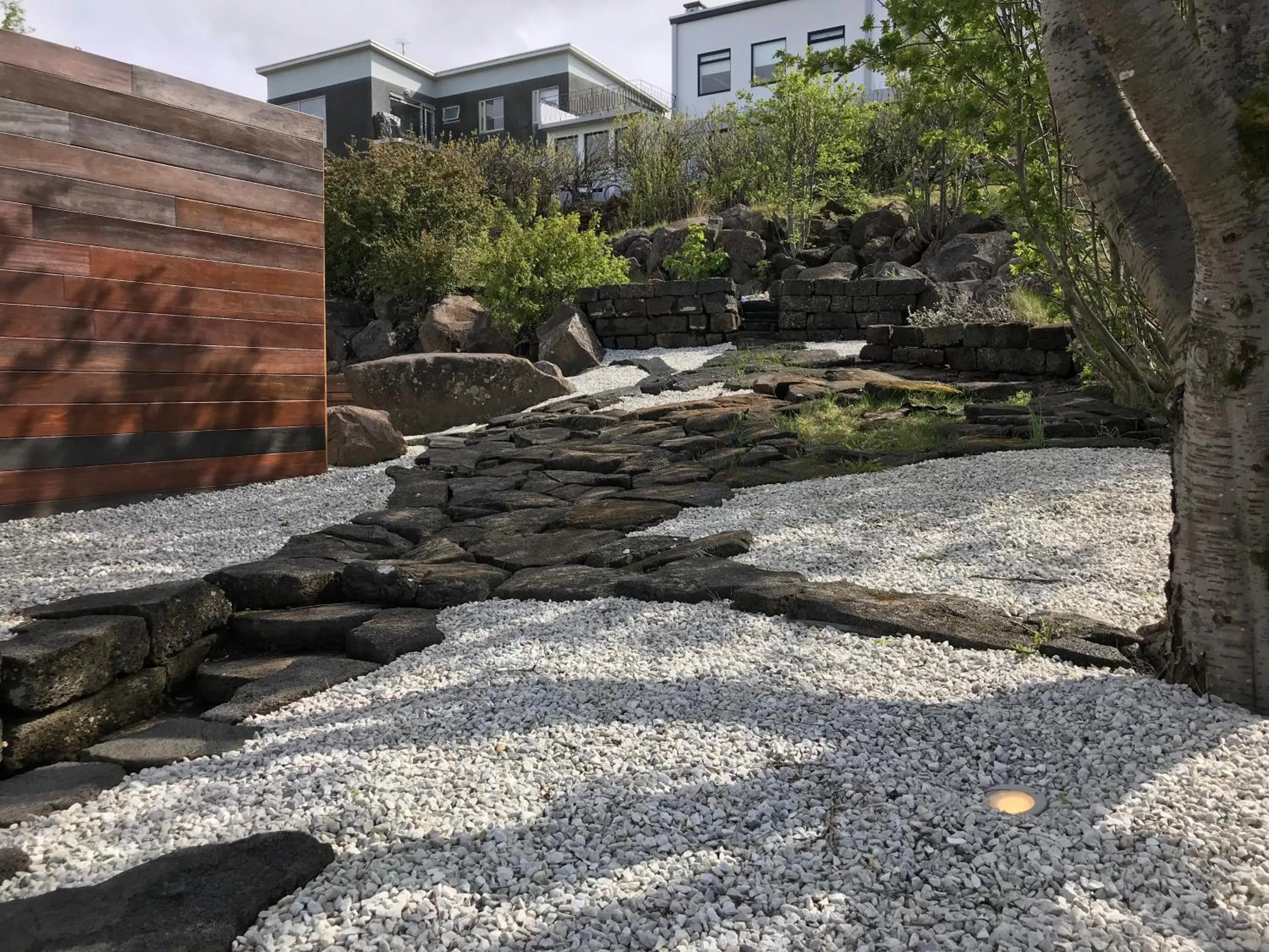 Garden in ICELAND SJF Villa, Hot tub & Outdoor Sauna Amazing Mountains and City View Over Reykjavík