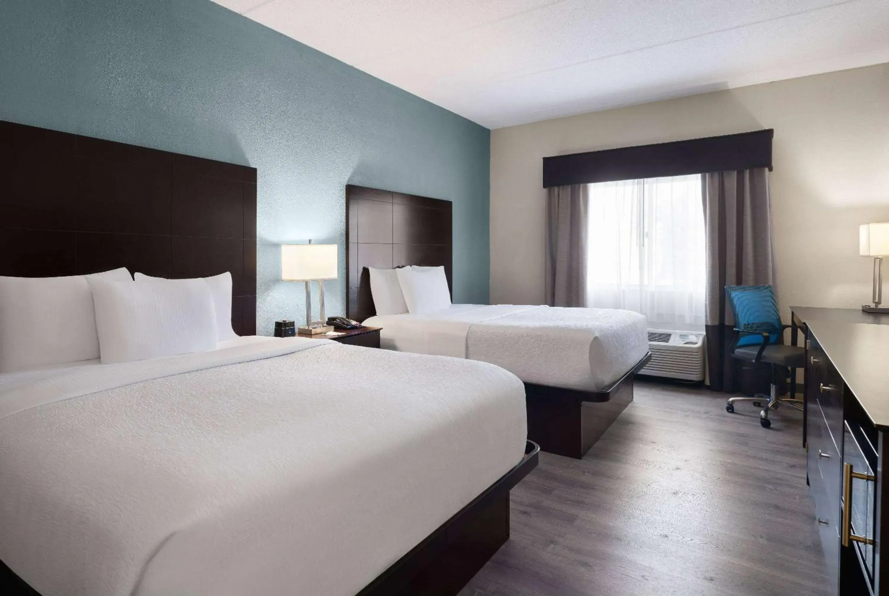 Queen Room with Two Queen Beds and Bath Tub - Mobility Accessible/Pet-Friendly - Non-Smoking in La Quinta by Wyndham Knoxville Airport Queen Room with Two Queen Beds and Bath Tub - Mobility Accessible/Pet-Friendly - Non-Smoking in La Quinta by Wyndham Knoxville Airport