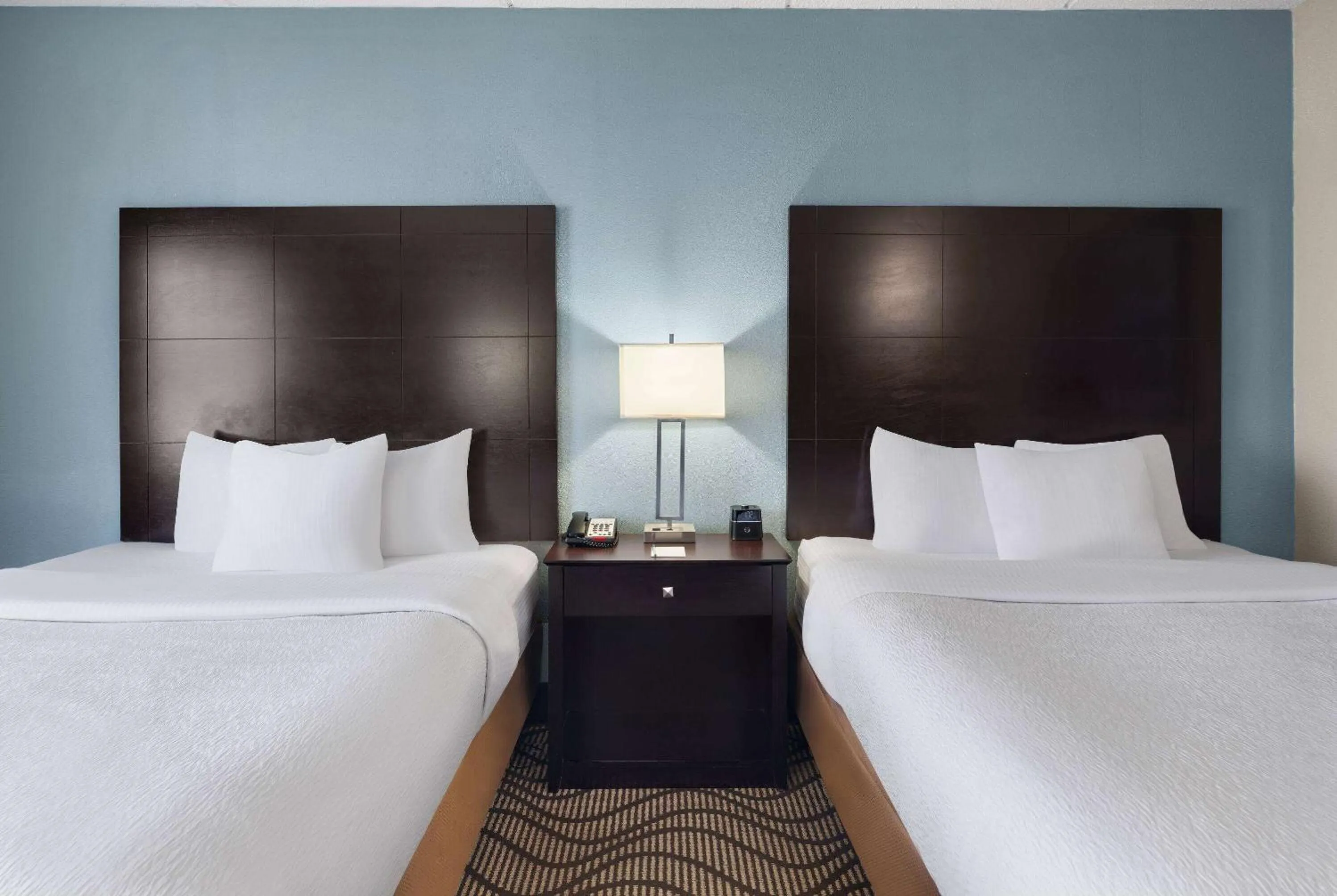 Photo of the whole room, Bed in La Quinta by Wyndham Knoxville Airport