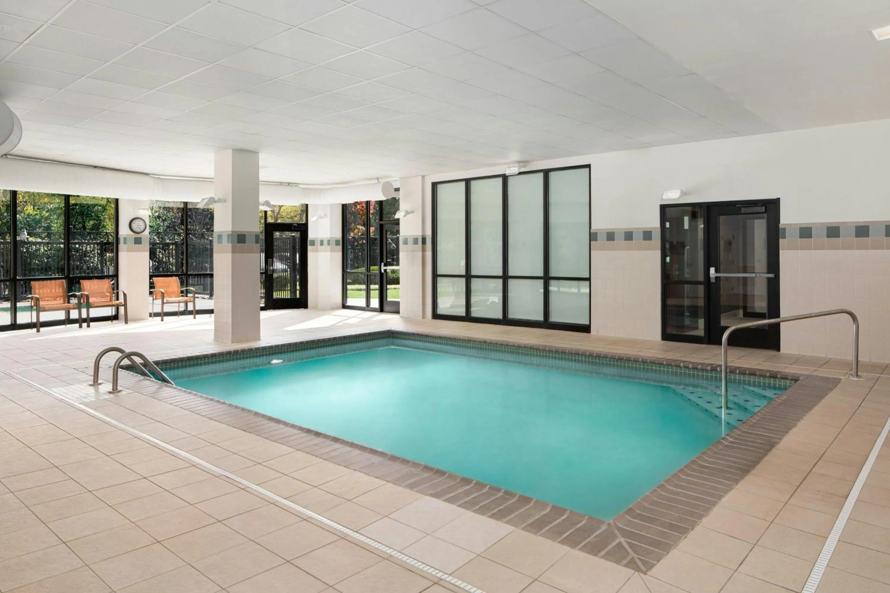Swimming pool in Courtyard by Marriott Knoxville Airport Alcoa