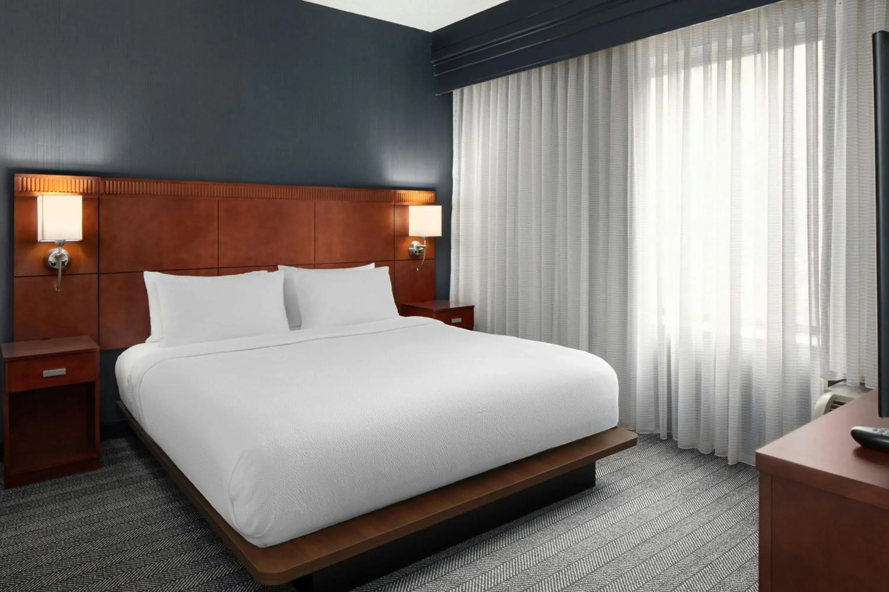 Bedroom, Bed in Courtyard by Marriott Knoxville Airport Alcoa Bedroom, Bed in Courtyard by Marriott Knoxville Airport Alcoa