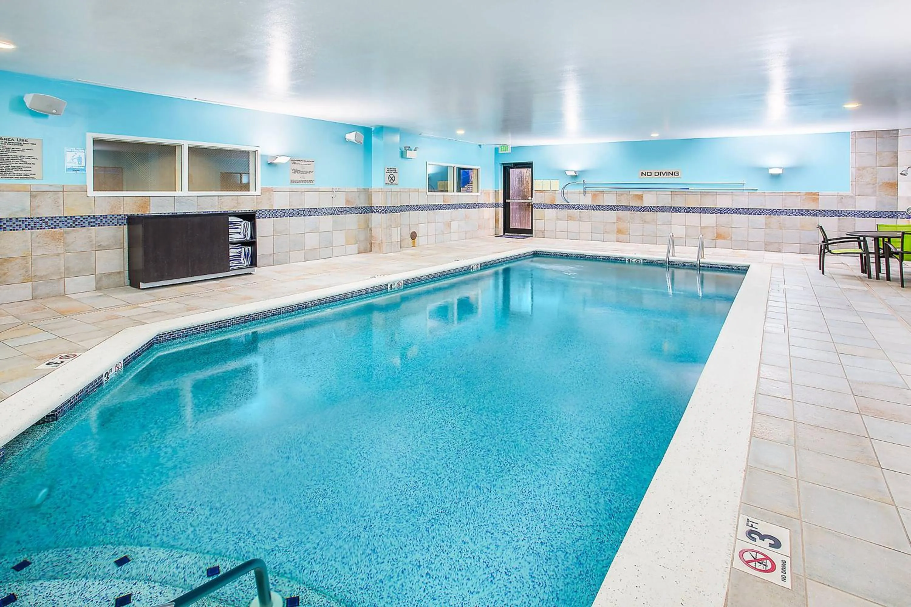 Swimming pool in SpringHill Suites Pigeon Forge