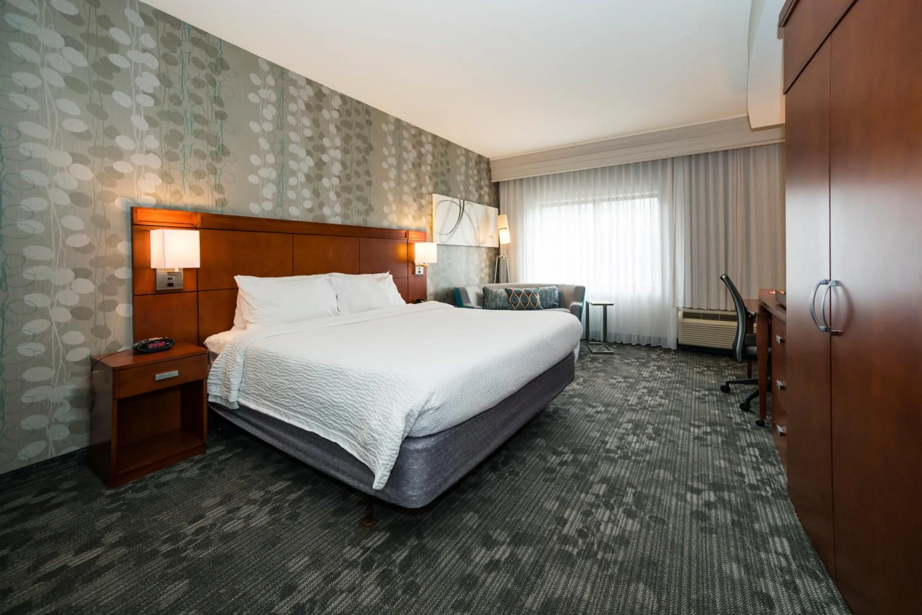 Bed in Courtyard by Marriott Vicksburg