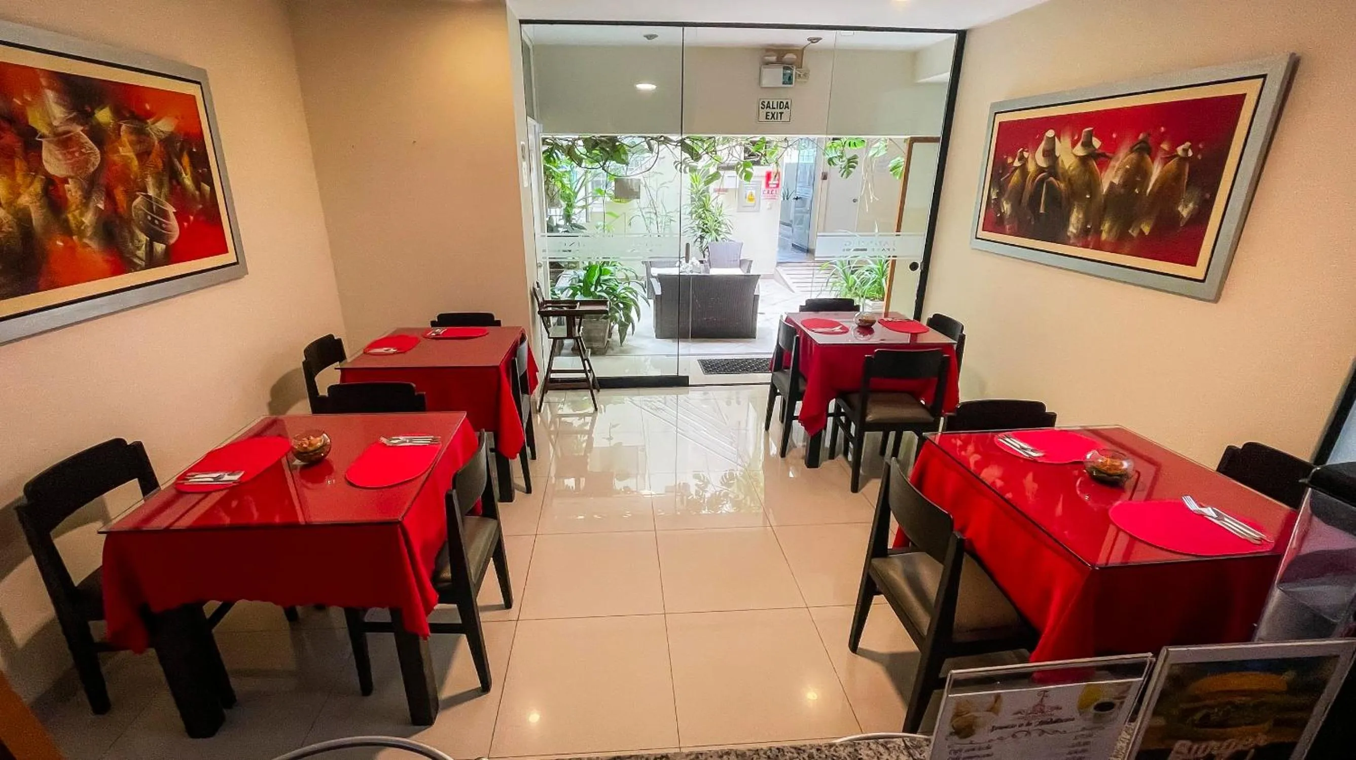 Restaurant/places to eat in Casa Fanning Hotel