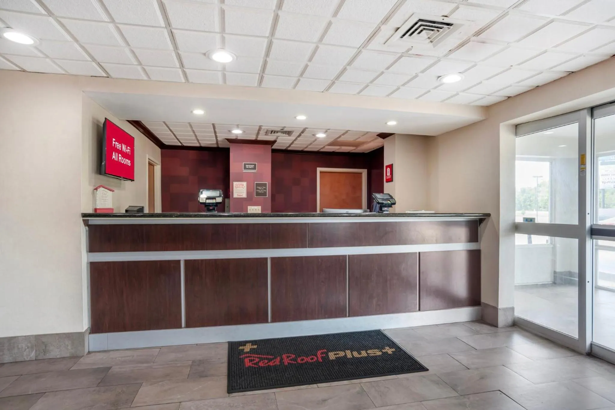 Lobby or reception in Red Roof PLUS & Suites Vicksburg