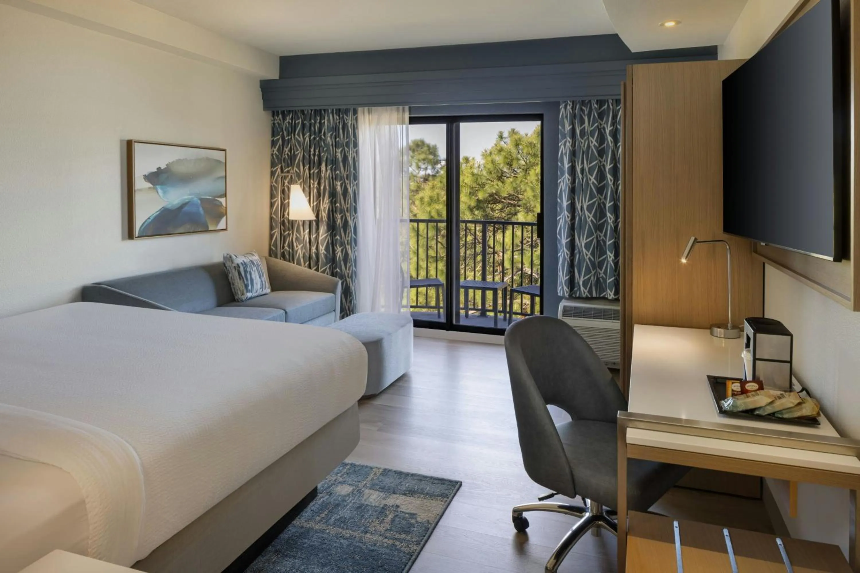 Photo of the whole room, Bed in Courtyard by Marriott Sandestin at Grand Boulevard