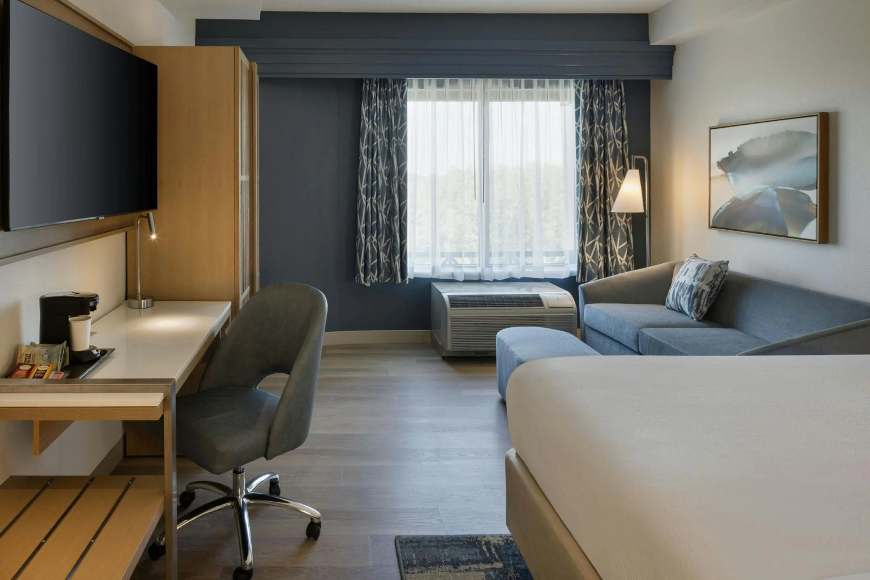 Photo of the whole room in Courtyard by Marriott Sandestin at Grand Boulevard