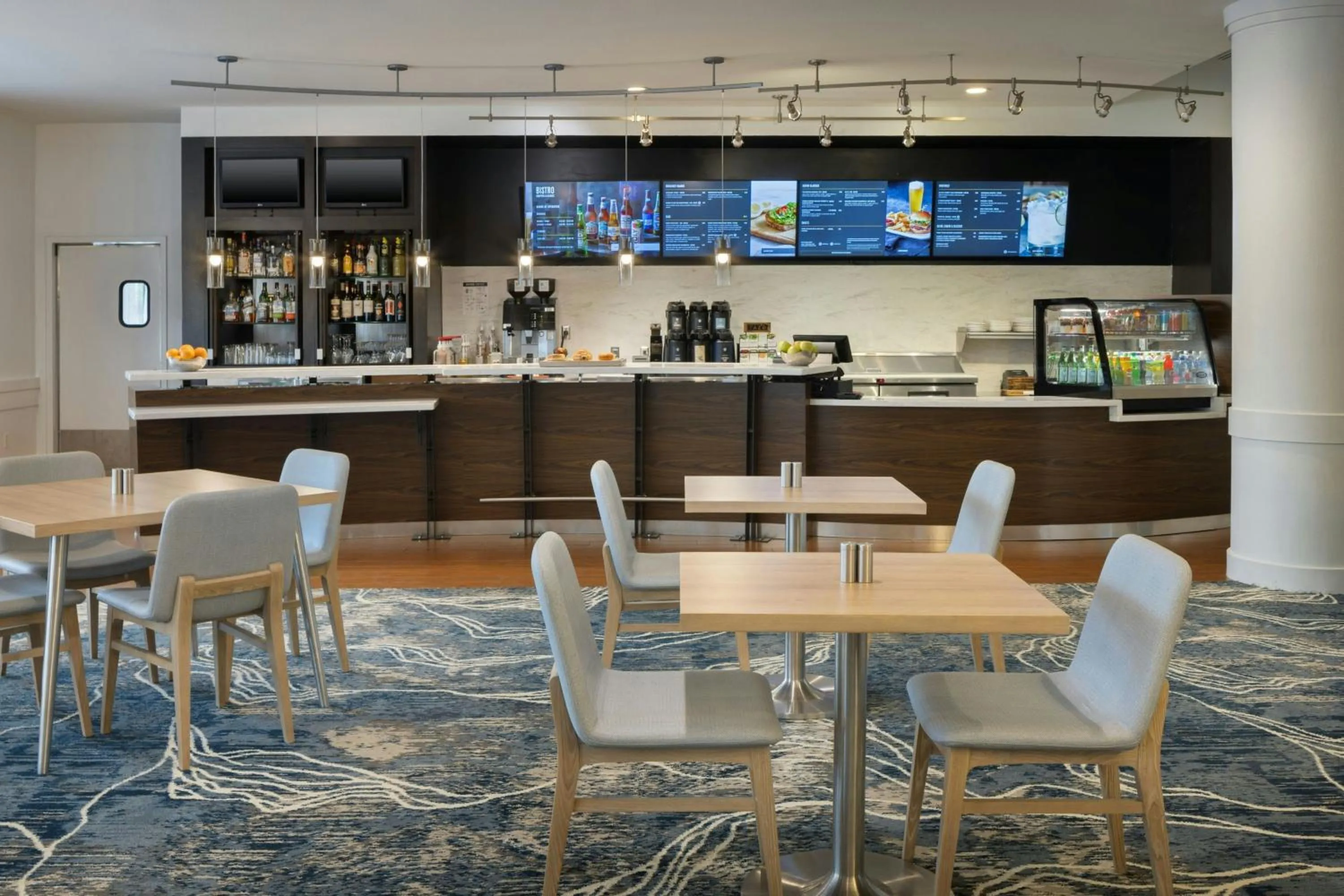 Breakfast in Courtyard by Marriott Sandestin at Grand Boulevard