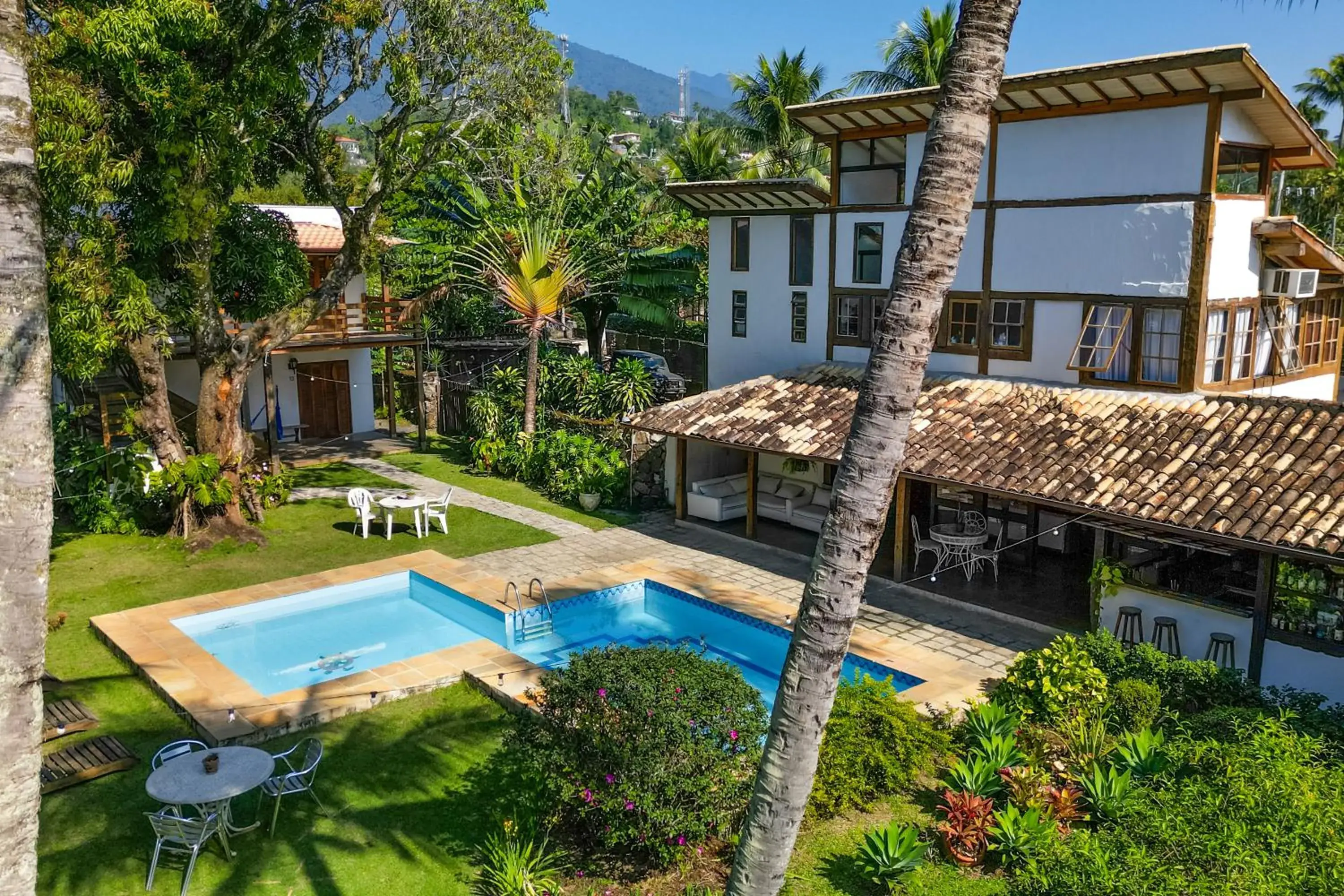 Pool view in VELINN Caravela Pousada Ilhabela Pool view in VELINN Caravela Pousada Ilhabela