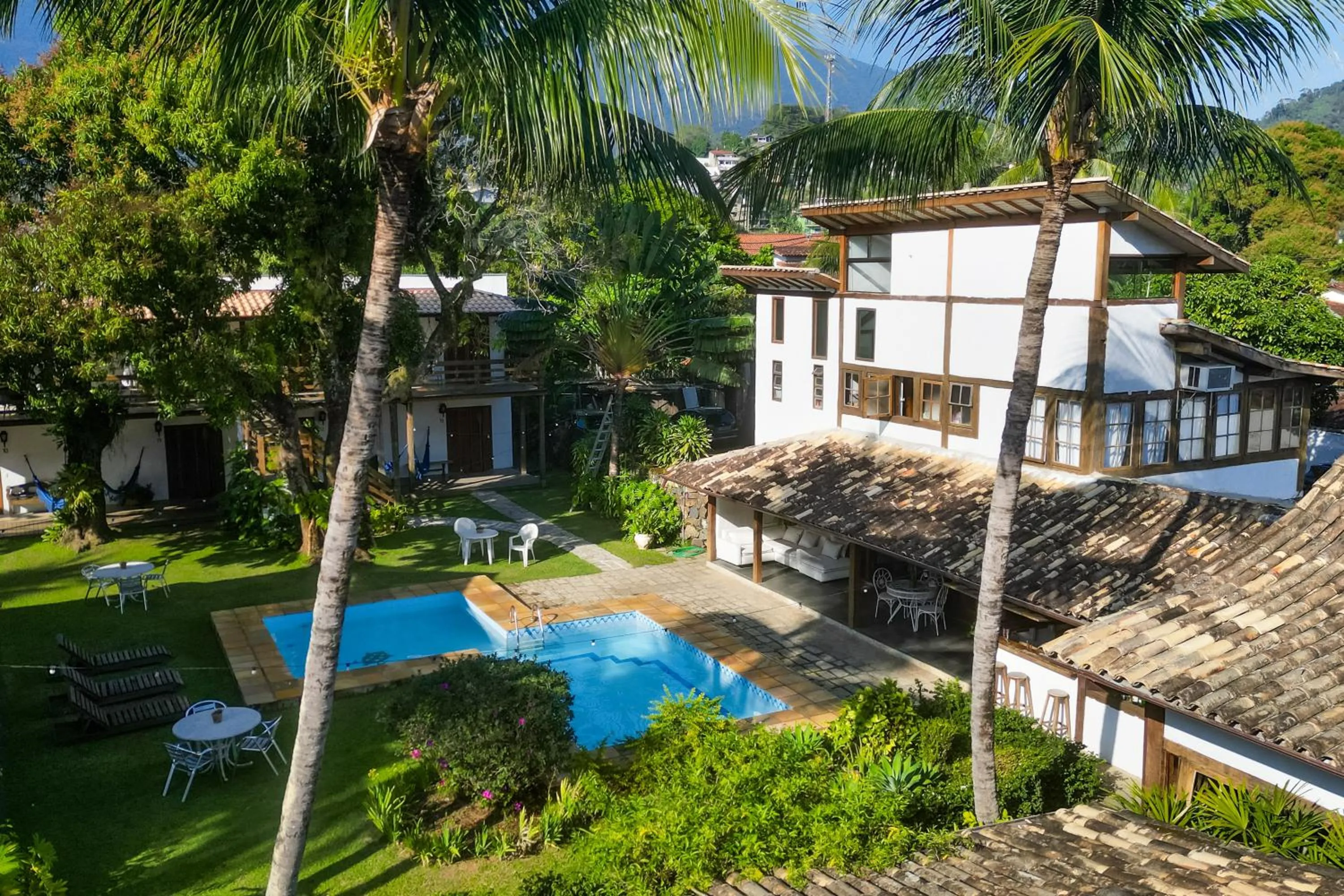 Swimming pool in VELINN Caravela Pousada Ilhabela