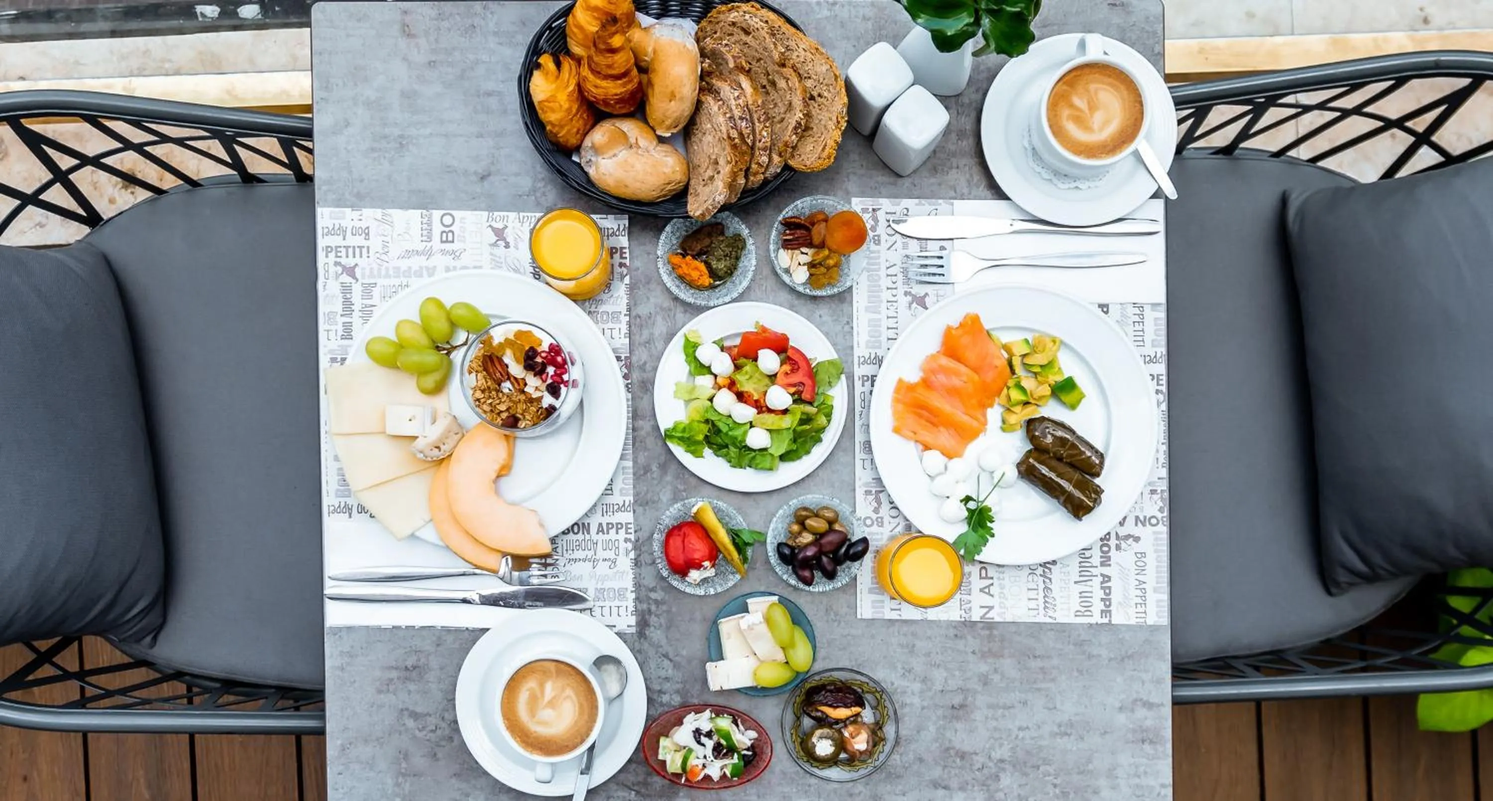 Food and drinks in Roxon Urban Ramat Gan