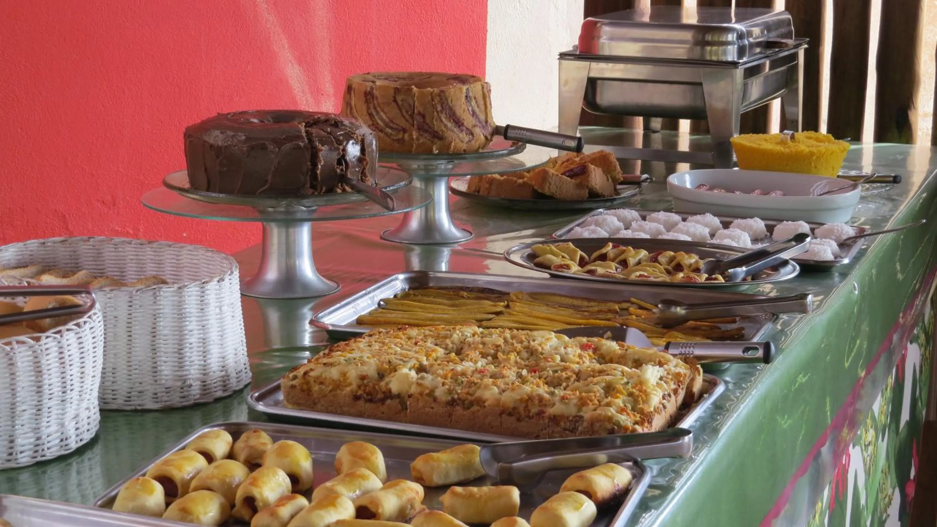 Buffet breakfast in Pousada do Mar