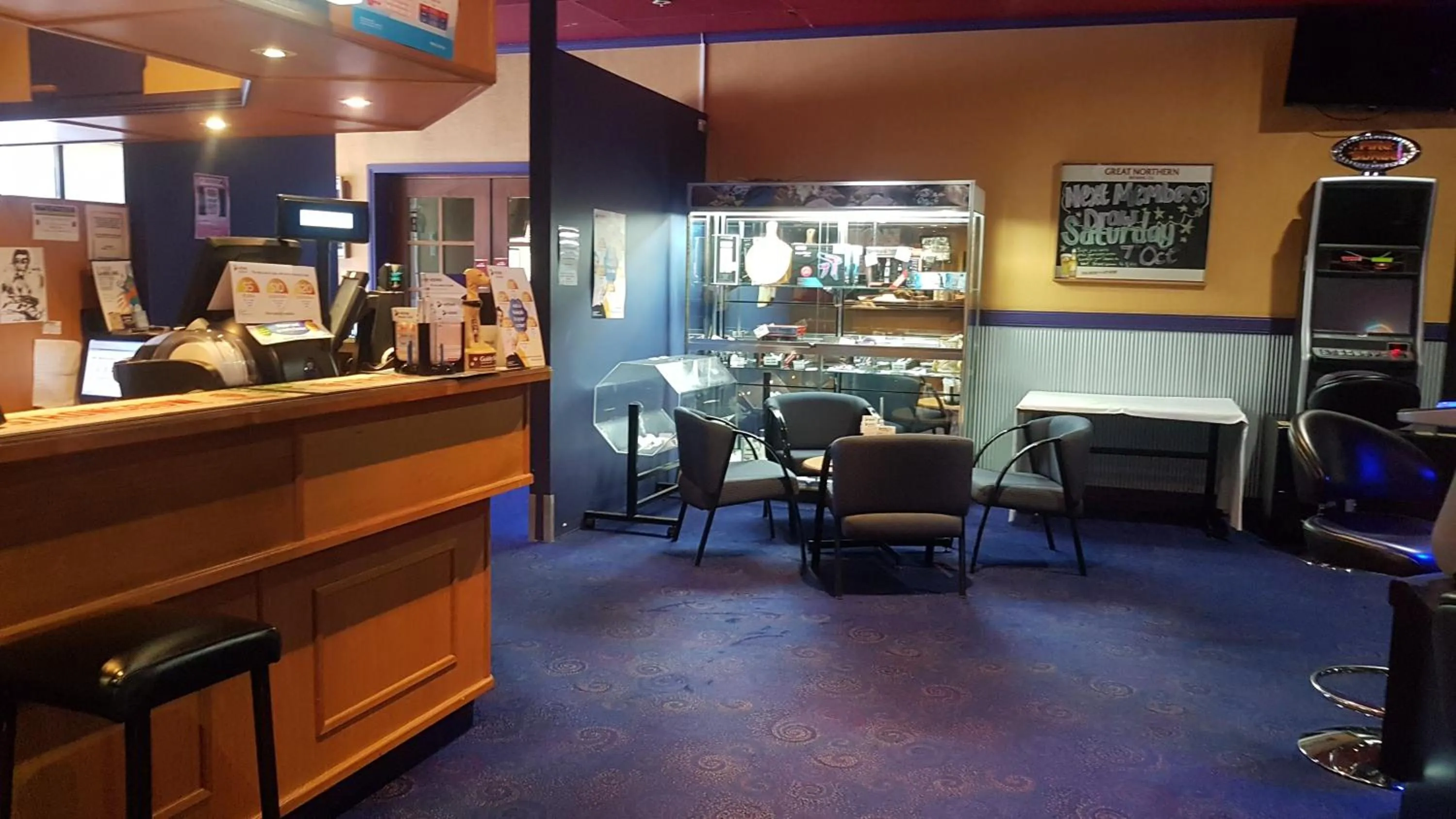 Entertainment, Restaurant/Places to Eat in Sarina Hotel