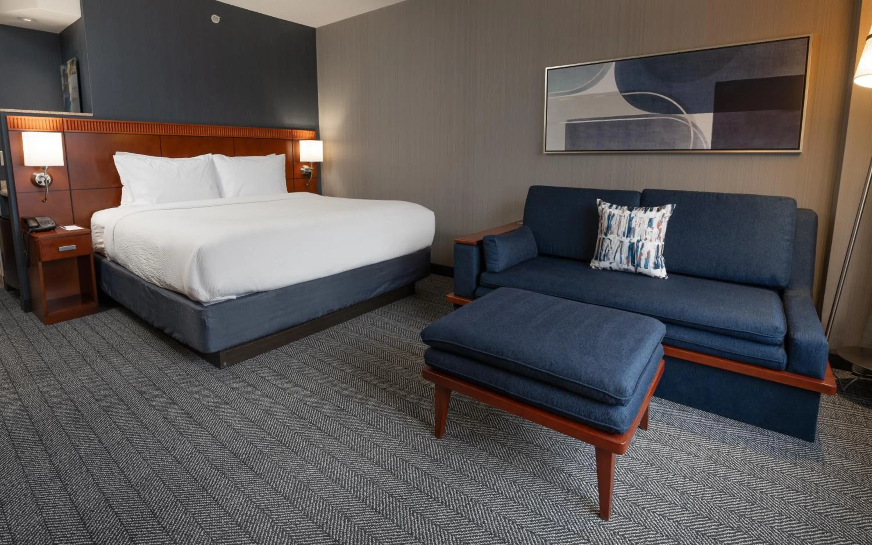 Bed in Courtyard by Marriott Winchester Medical Center