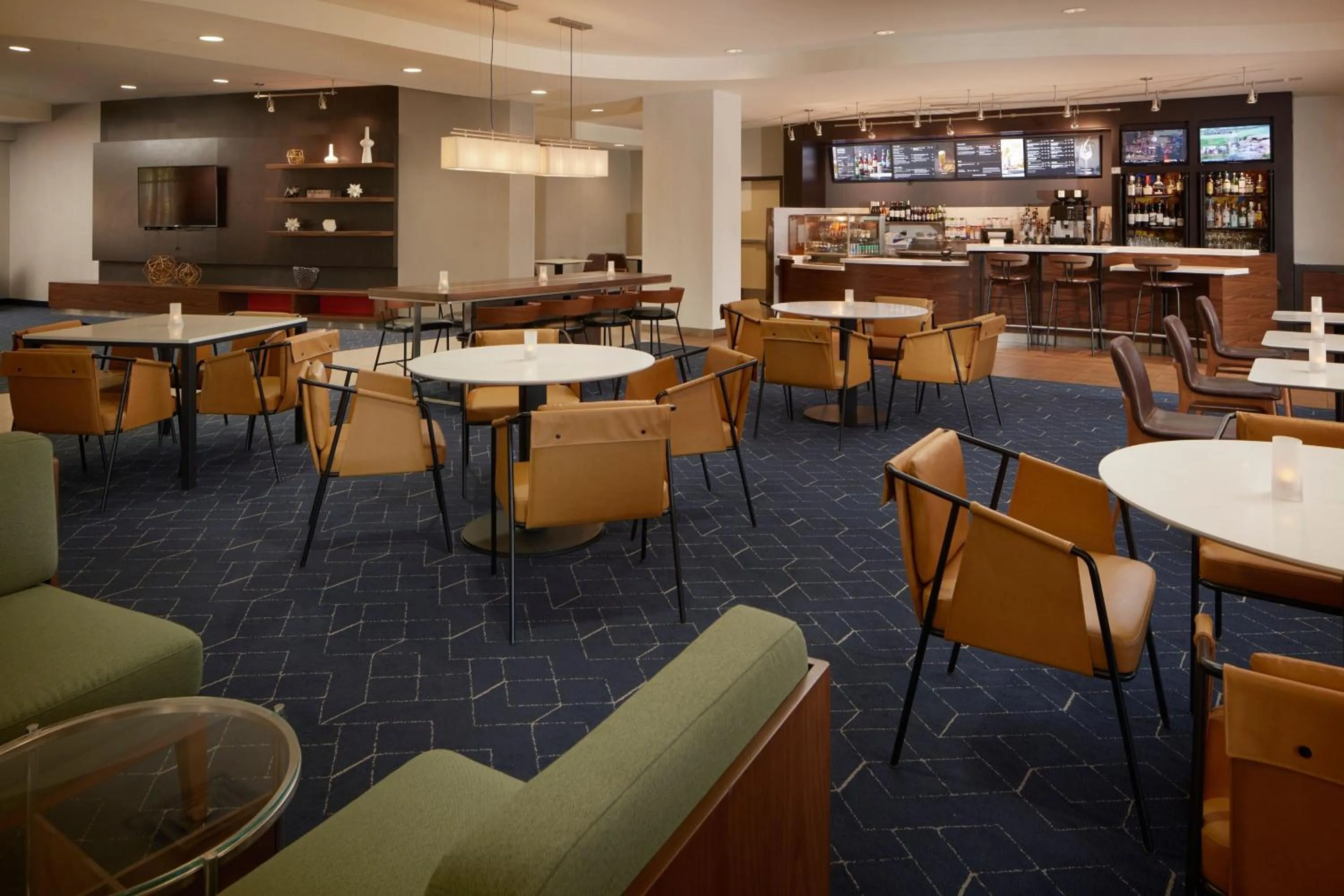 Restaurant/places to eat in Courtyard by Marriott Winchester Medical Center