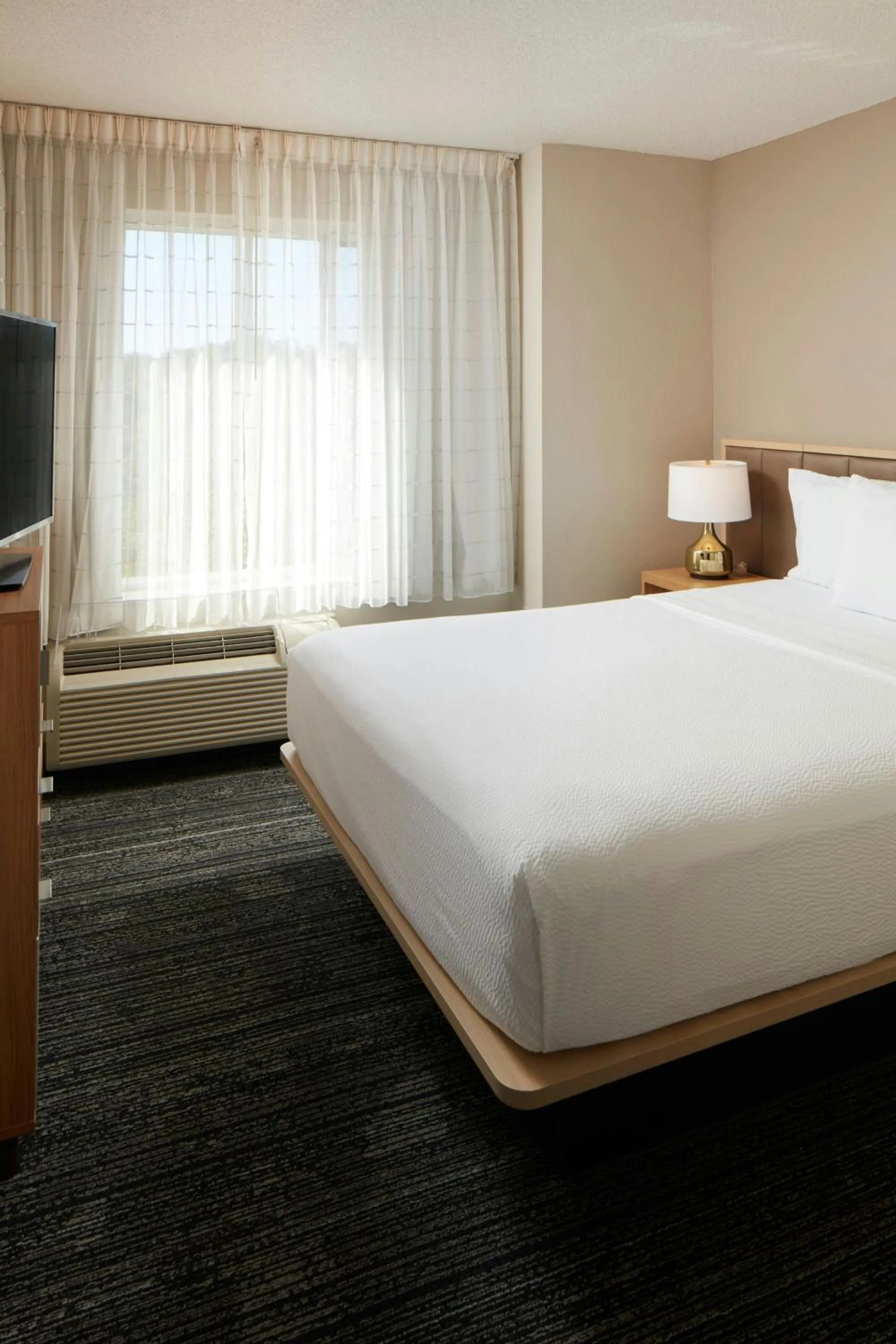 Bedroom, Bed in TownePlace Suites Winchester