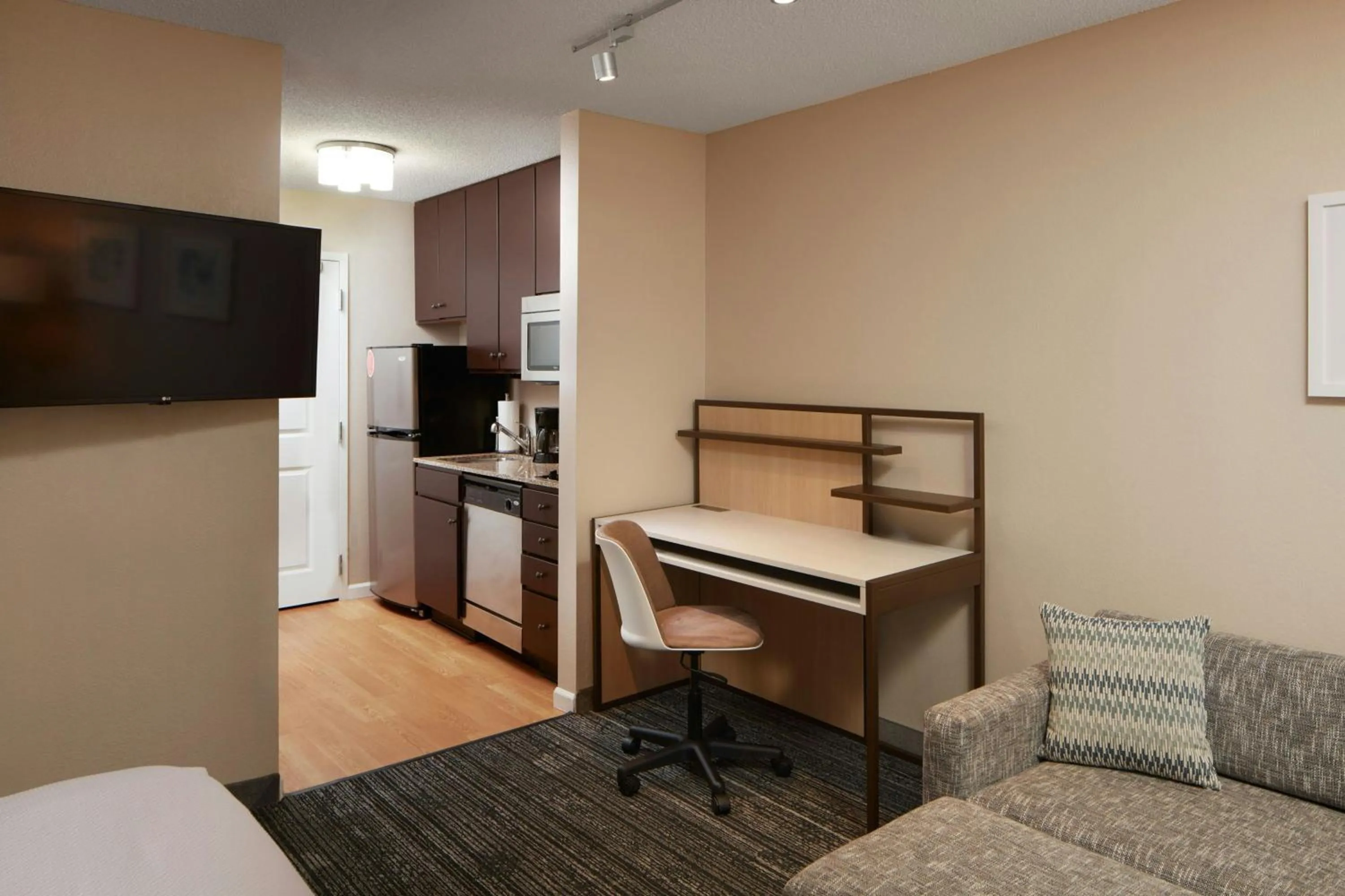 Photo of the whole room in TownePlace Suites Winchester