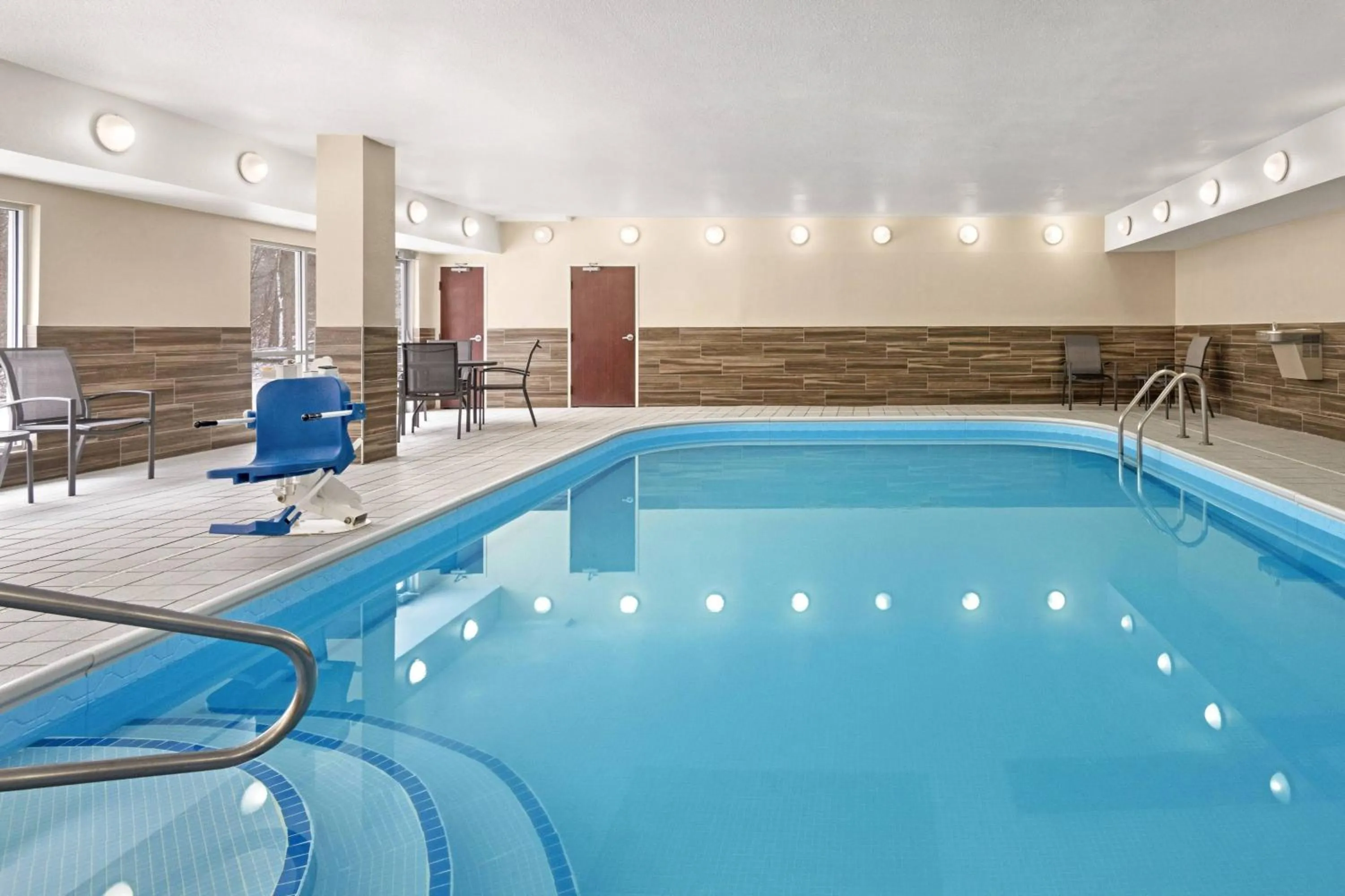 Swimming pool in Fairfield Inn by Marriott Warren Niles