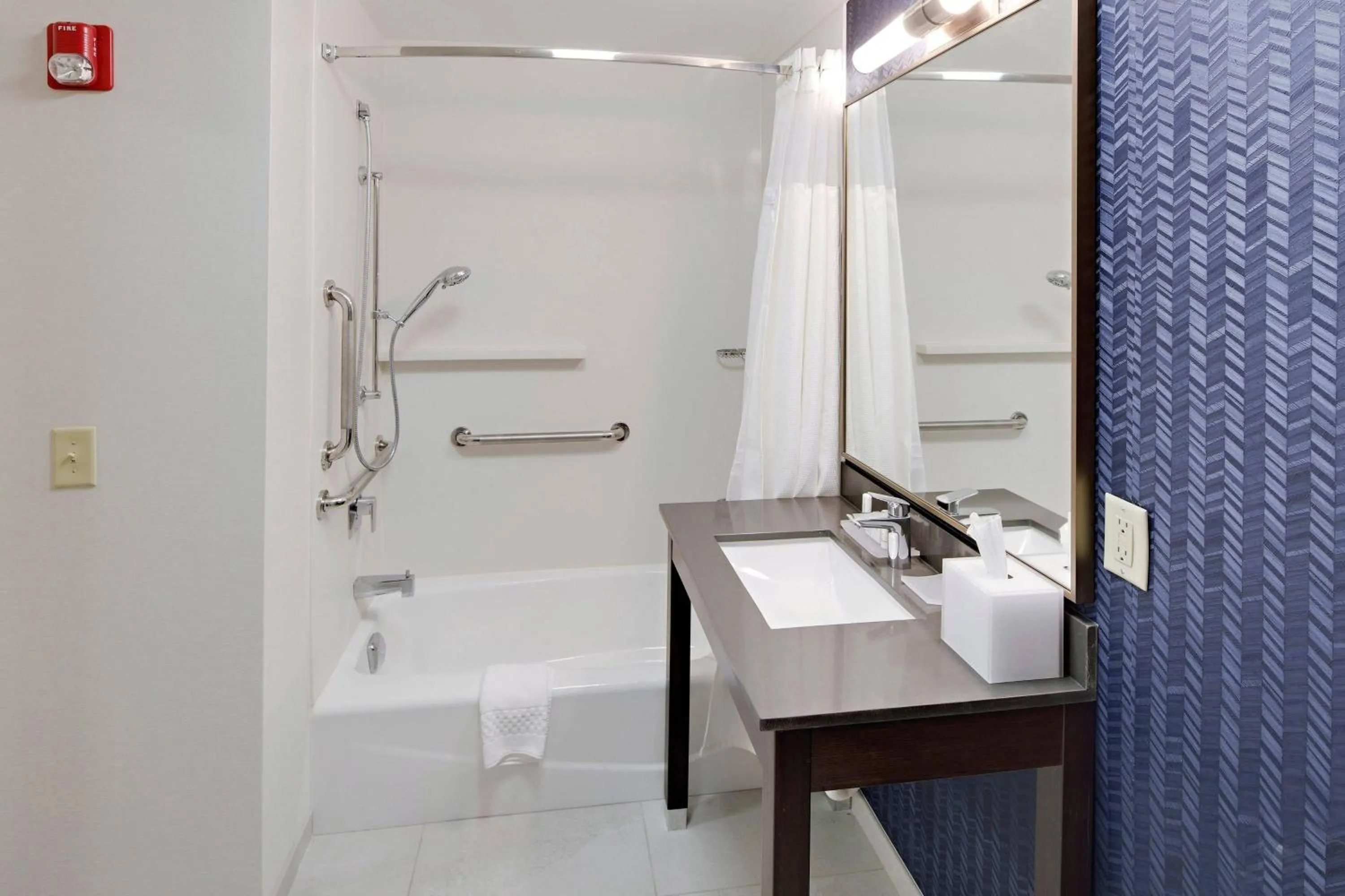 Bathroom in Fairfield by Marriott Youngstown/Austintown