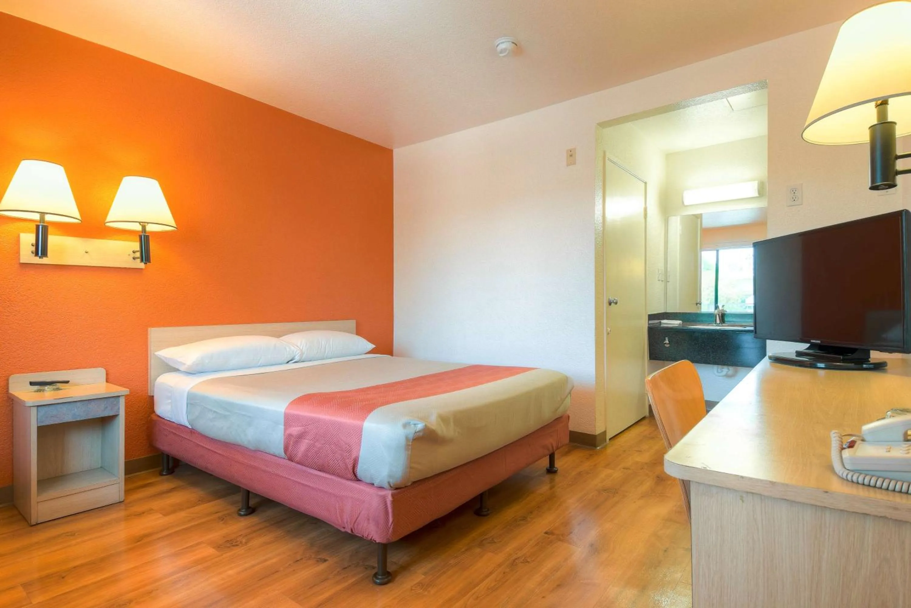 Other, Bed in Motel 6-El Cajon, CA - San Diego