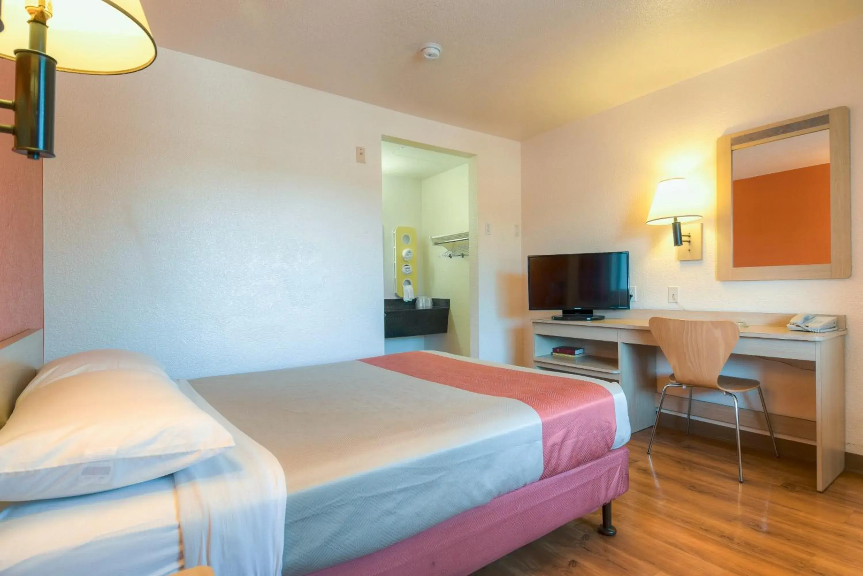 Queen Room - single occupancy - Disability Access - Roll in Shower in Motel 6-El Cajon, CA - San Diego Queen Room - single occupancy - Disability Access - Roll in Shower in Motel 6-El Cajon, CA - San Diego