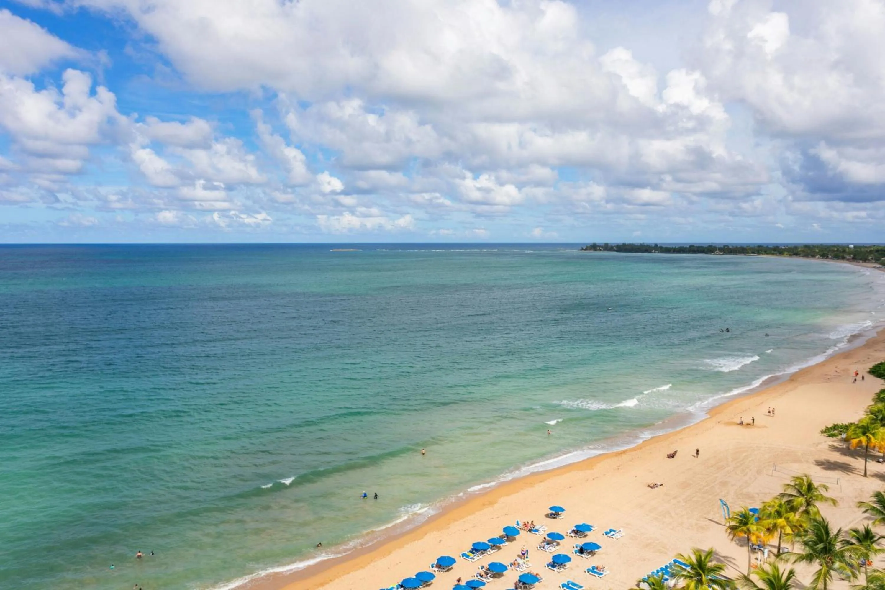 Bedroom in Courtyard by Marriott Isla Verde Beach Resort