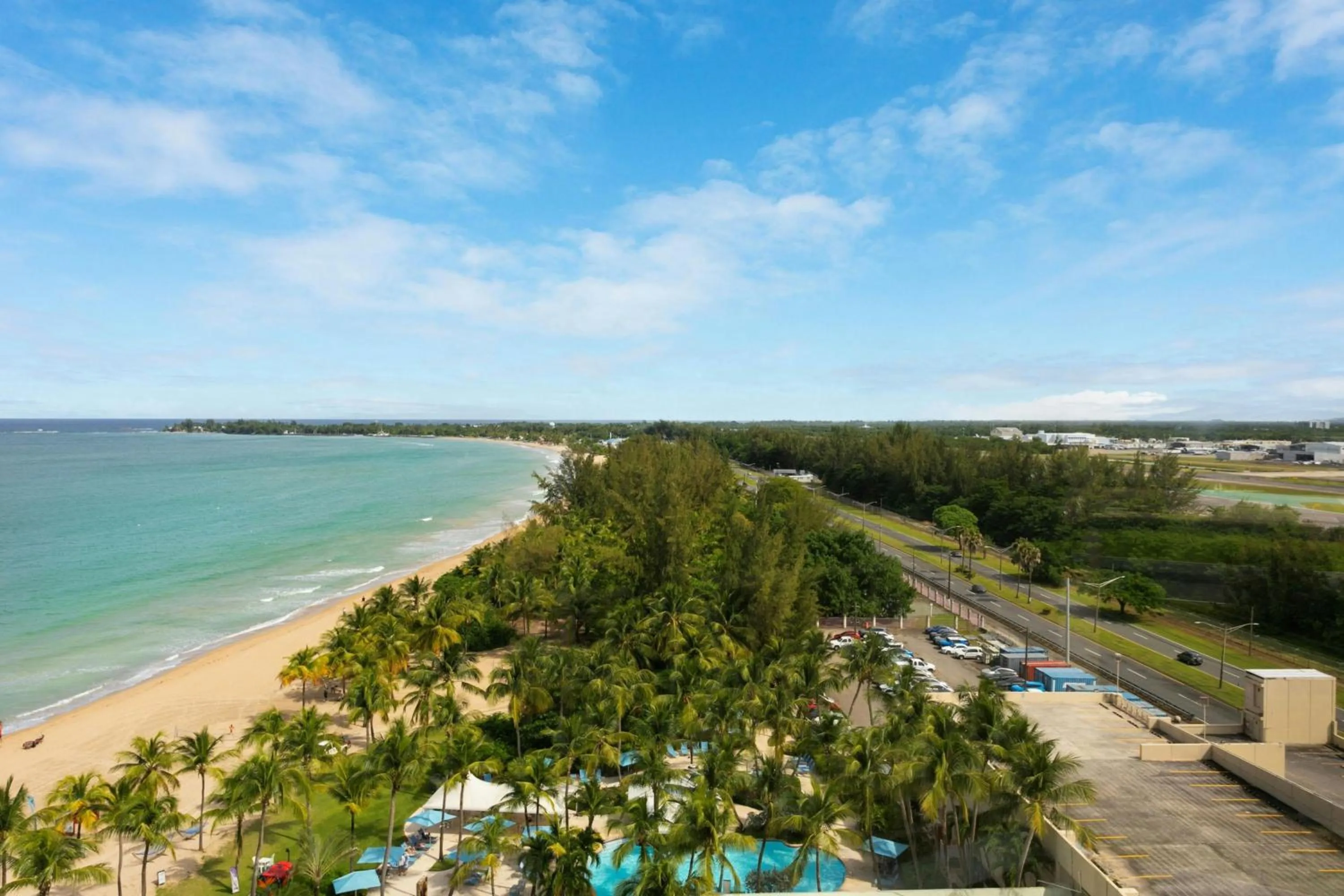 Bedroom in Courtyard by Marriott Isla Verde Beach Resort