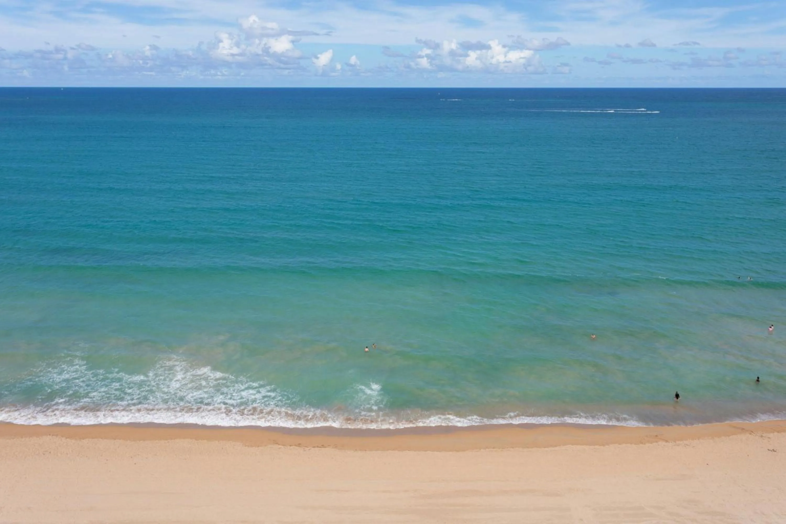 Bedroom in Courtyard by Marriott Isla Verde Beach Resort