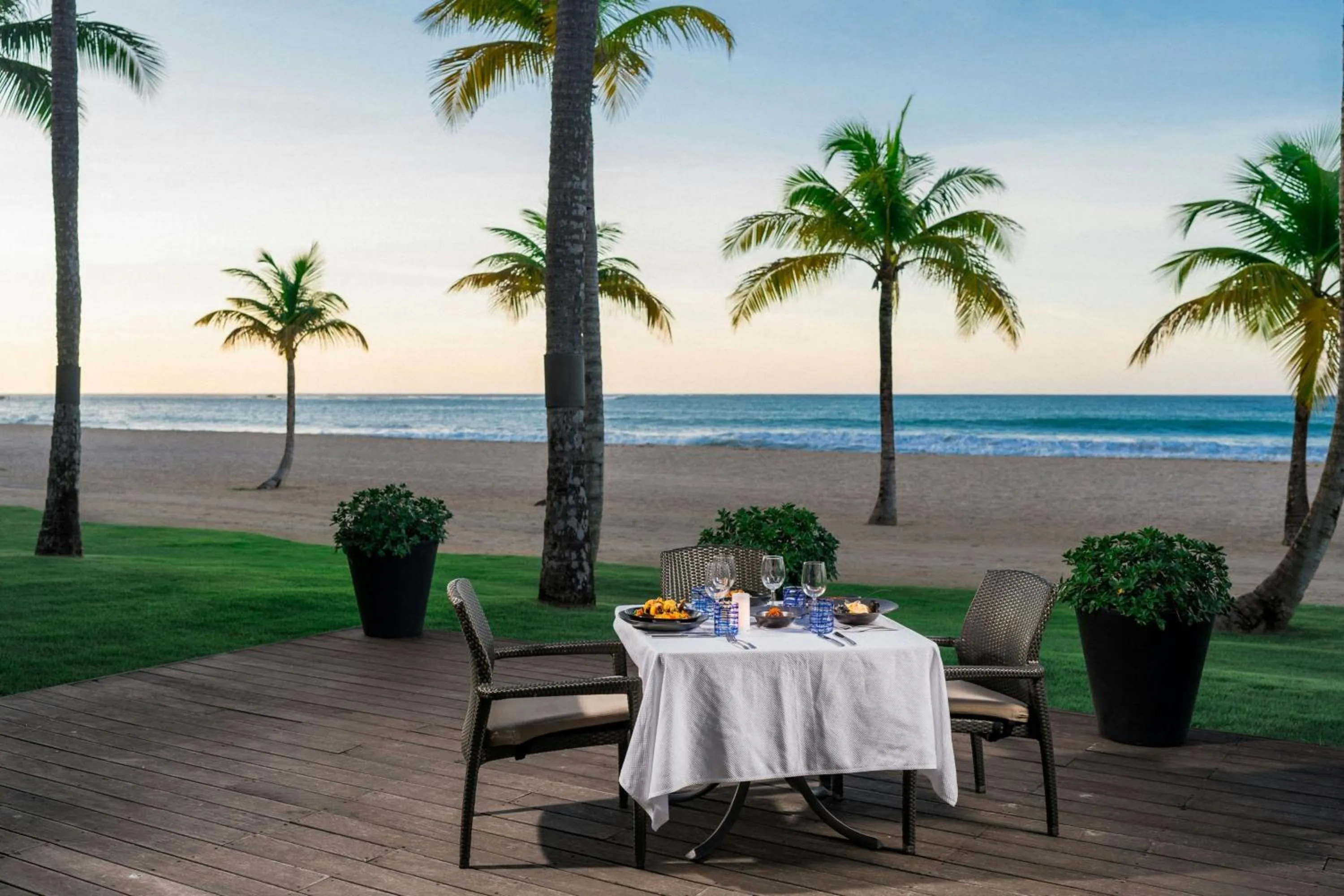 Restaurant/places to eat in Courtyard by Marriott Isla Verde Beach Resort