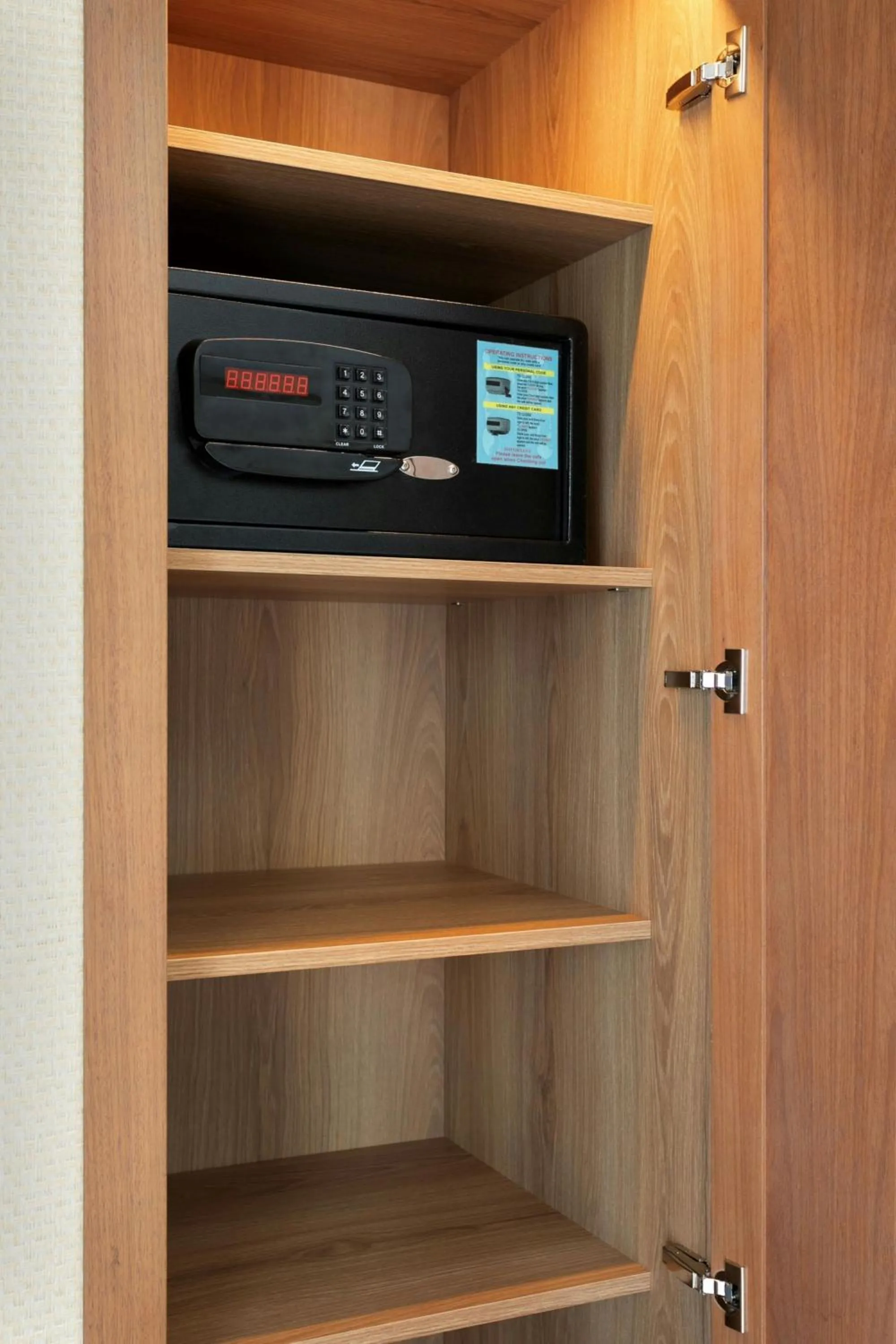 Bedroom in Courtyard by Marriott Isla Verde Beach Resort