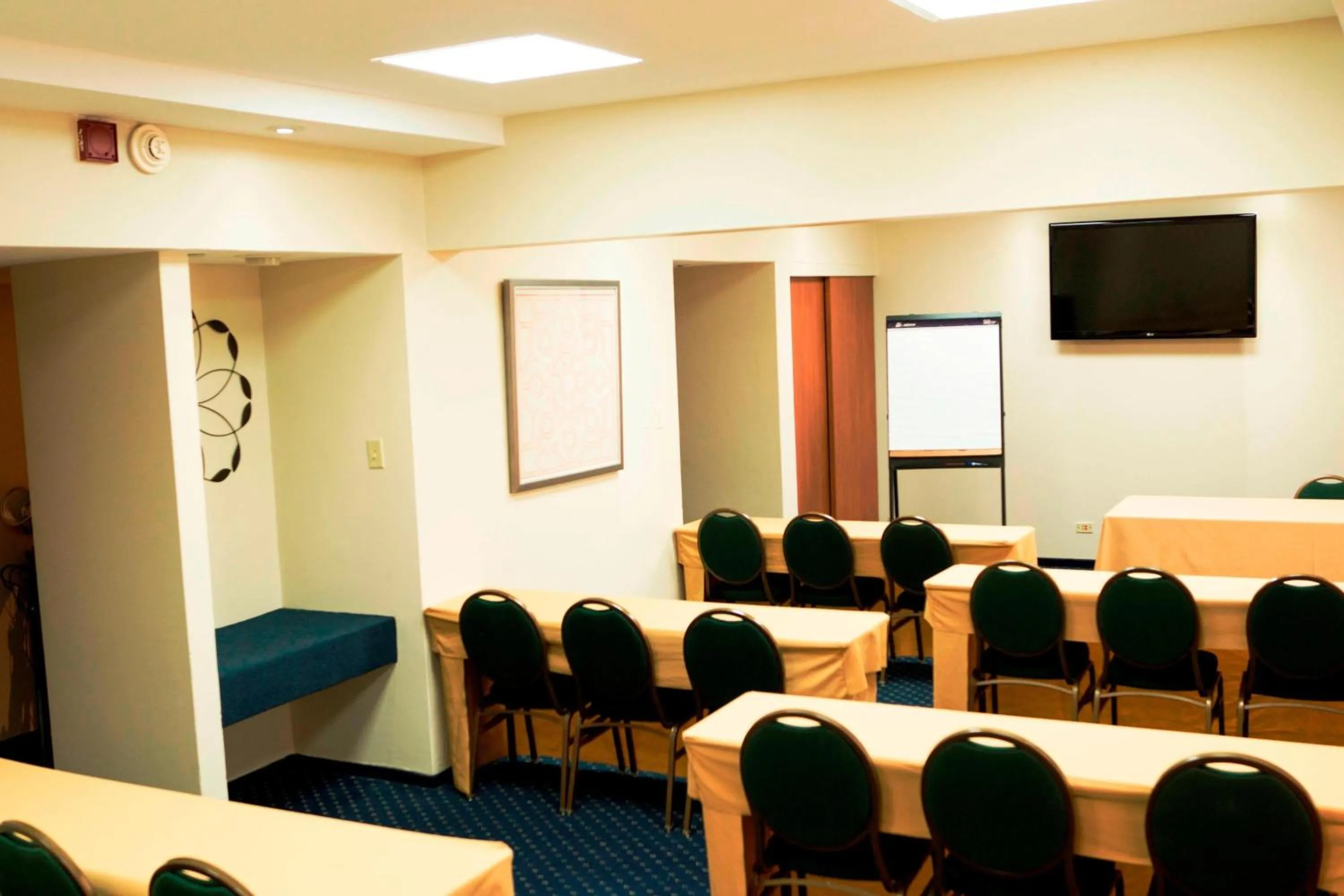 Meeting/conference room in Courtyard by Marriott San Juan Miramar