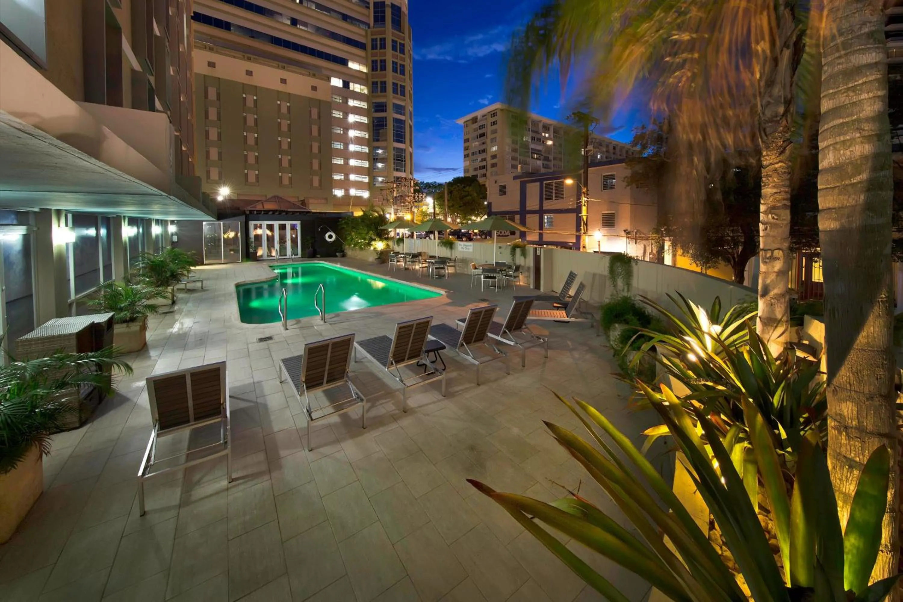 Swimming pool in Courtyard by Marriott San Juan Miramar