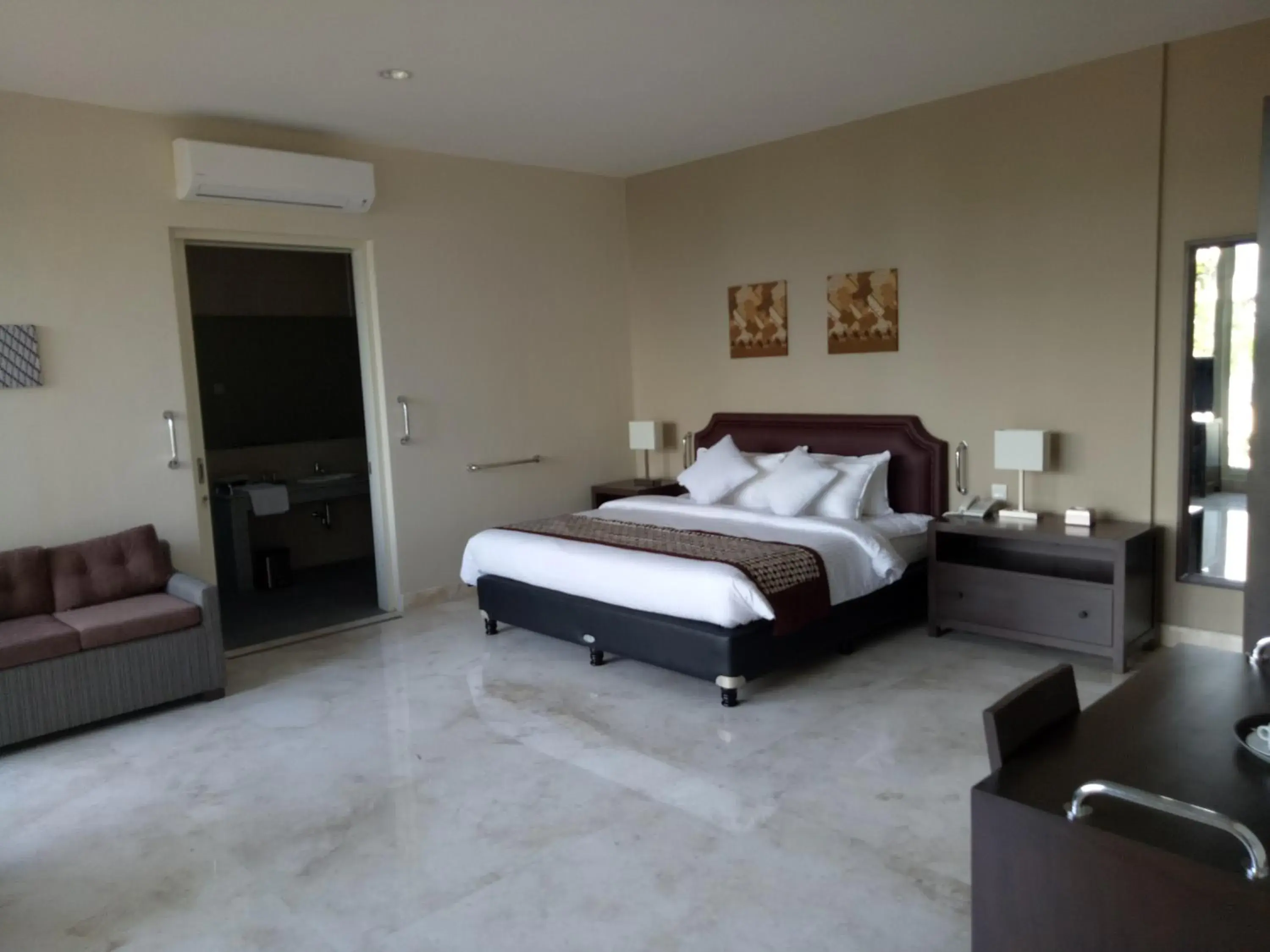 Bedroom, Bed in Arainn Bed & Breakfast Tretes Prigen by ecommerceloka Bedroom, Bed in Arainn Bed & Breakfast Tretes Prigen by ecommerceloka