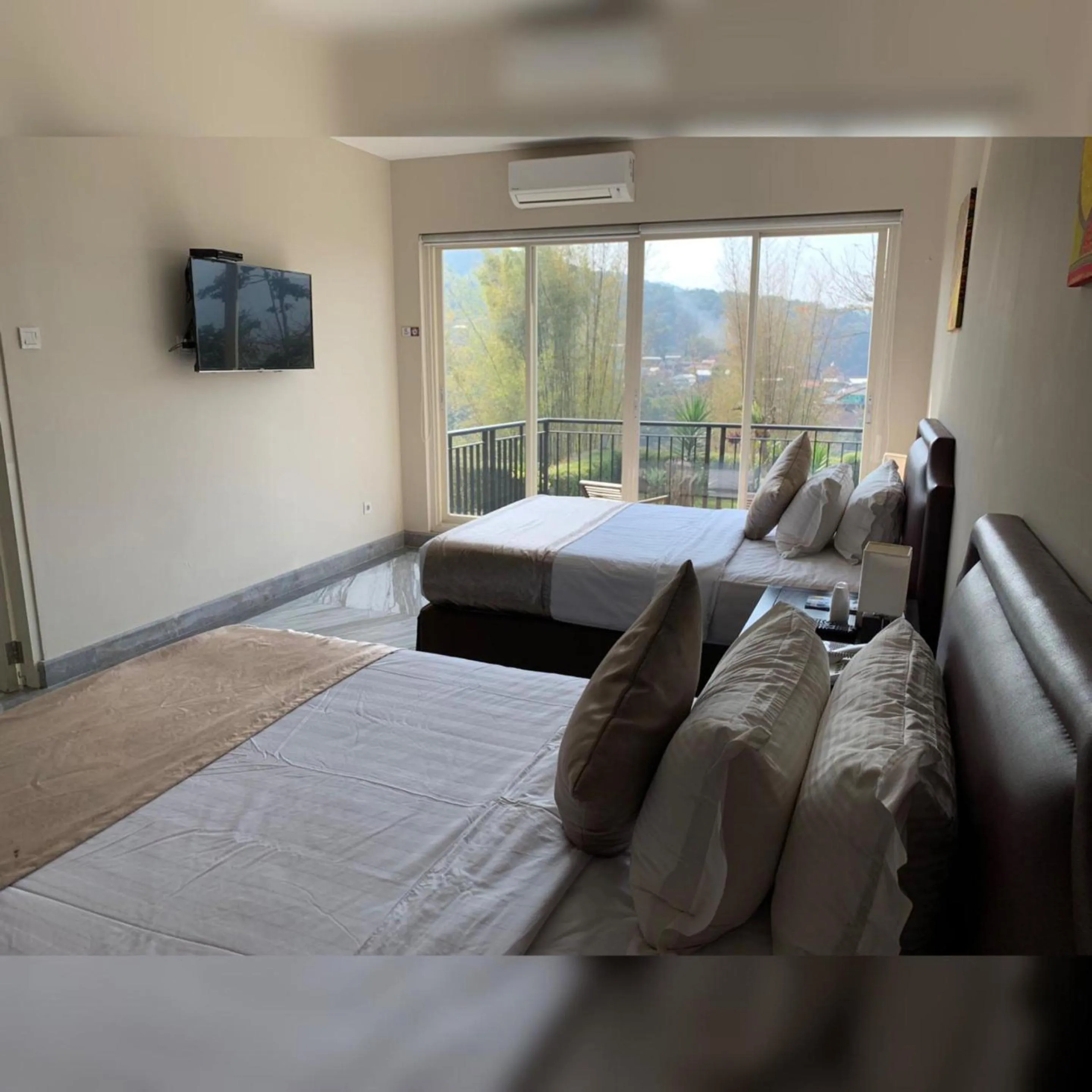 Bedroom, Bed in Arainn Bed & Breakfast Tretes Prigen by ecommerceloka