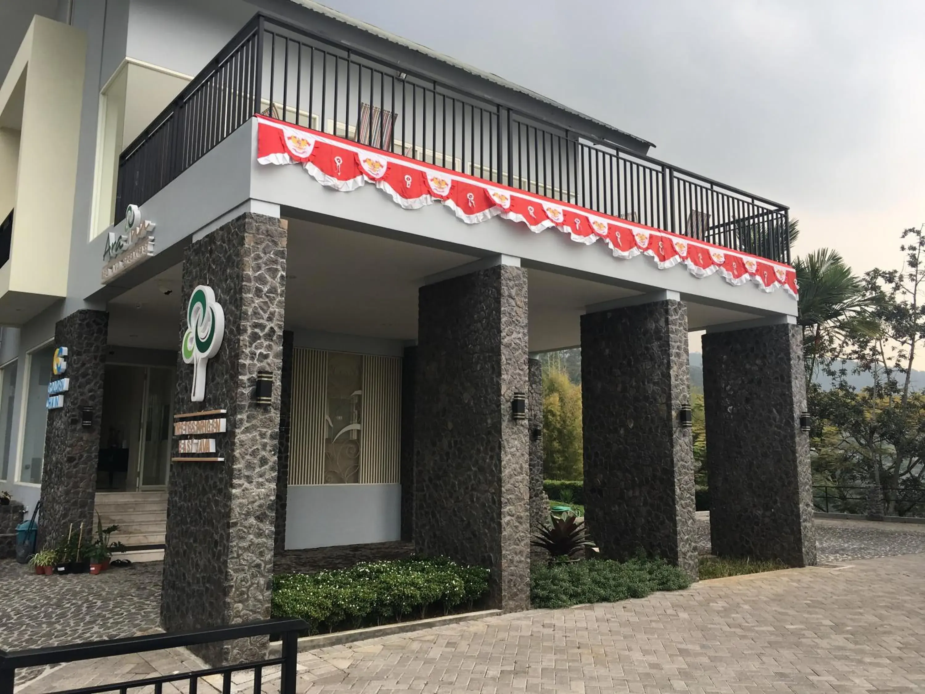 Property building in Arainn Bed & Breakfast Tretes Prigen by ecommerceloka Property building in Arainn Bed & Breakfast Tretes Prigen by ecommerceloka