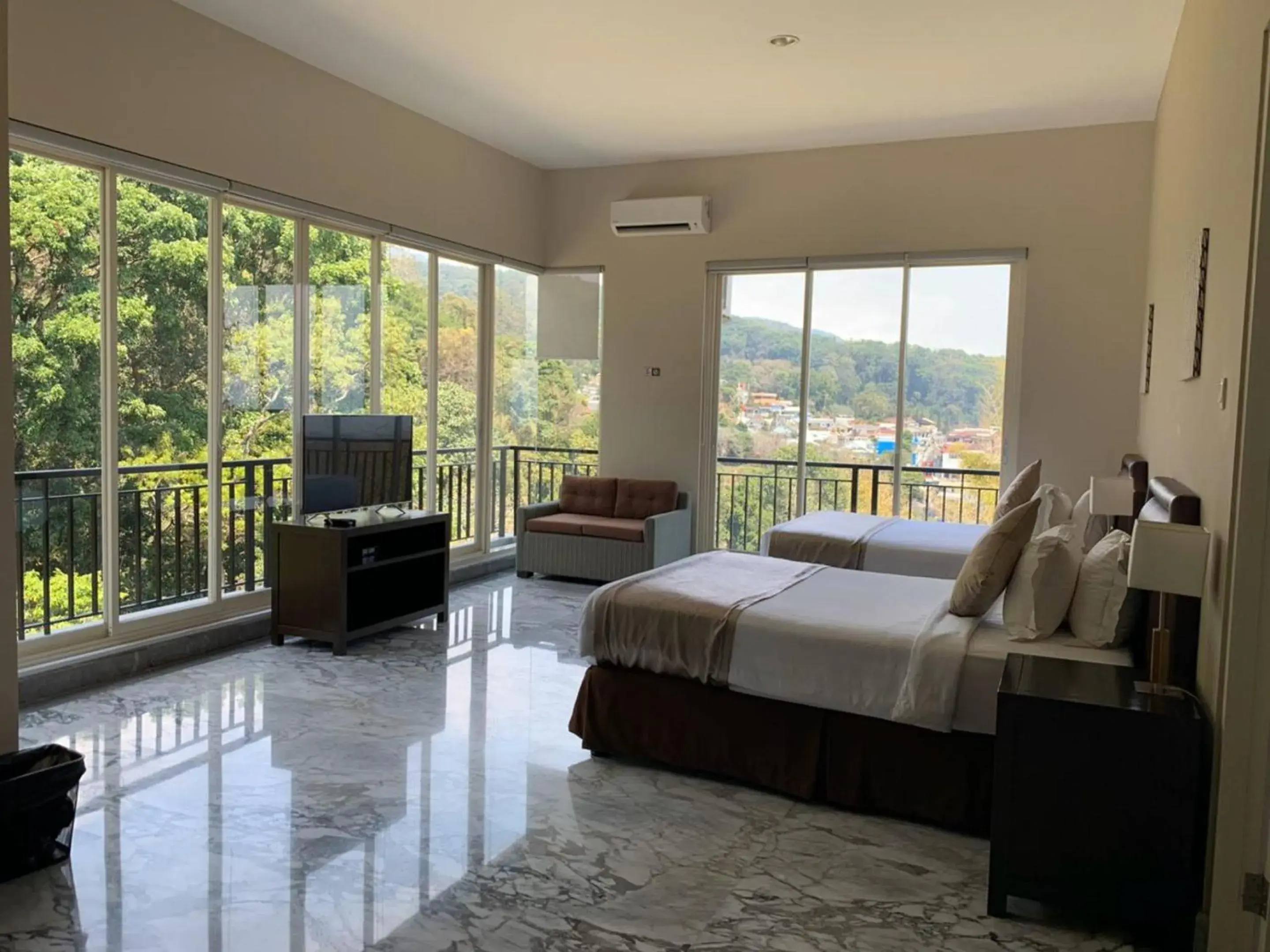 Junior Suite in Arainn Bed & Breakfast Tretes Prigen by ecommerceloka Junior Suite in Arainn Bed & Breakfast Tretes Prigen by ecommerceloka