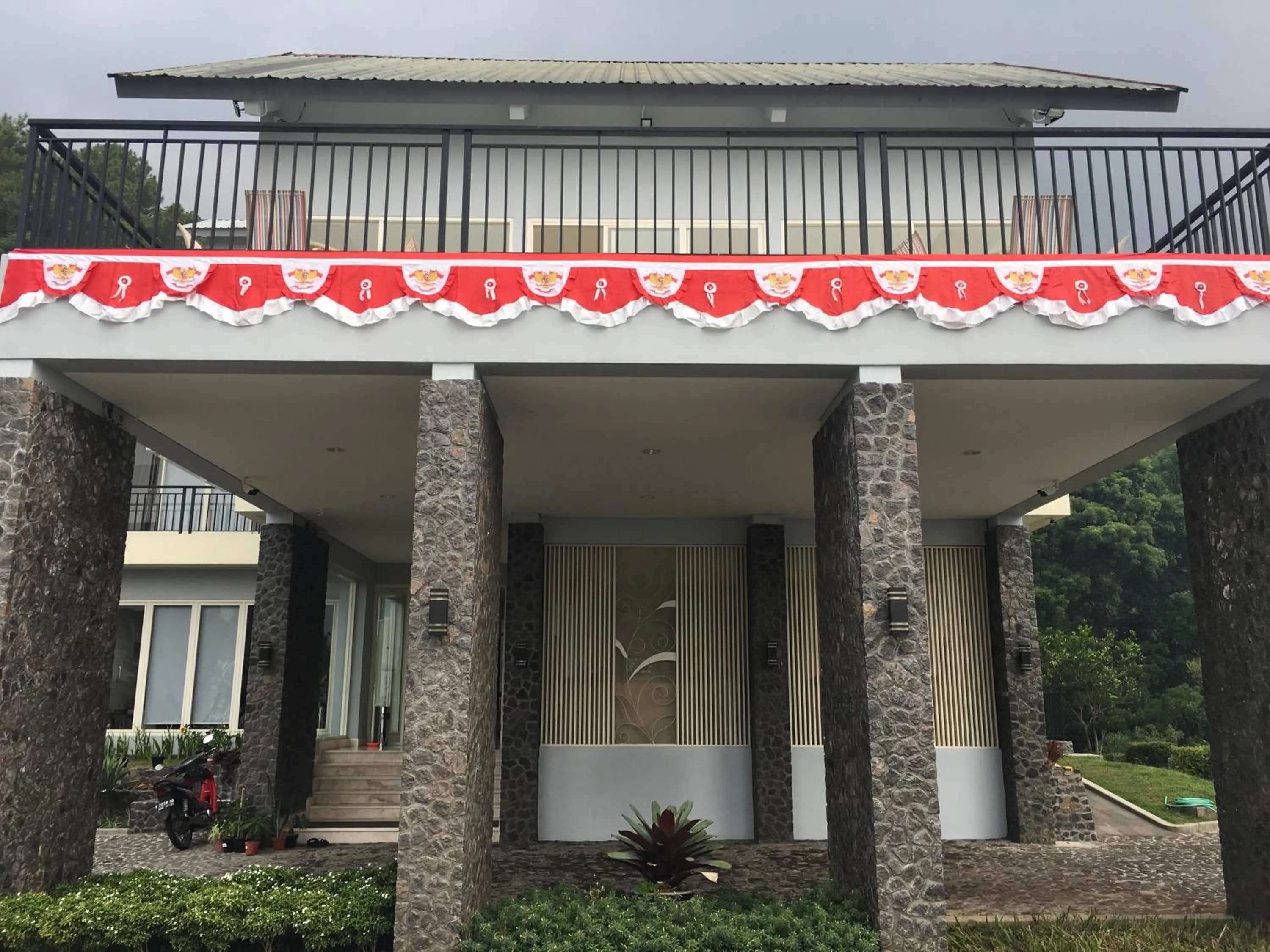 Property building in Arainn Bed & Breakfast Tretes Prigen by ecommerceloka