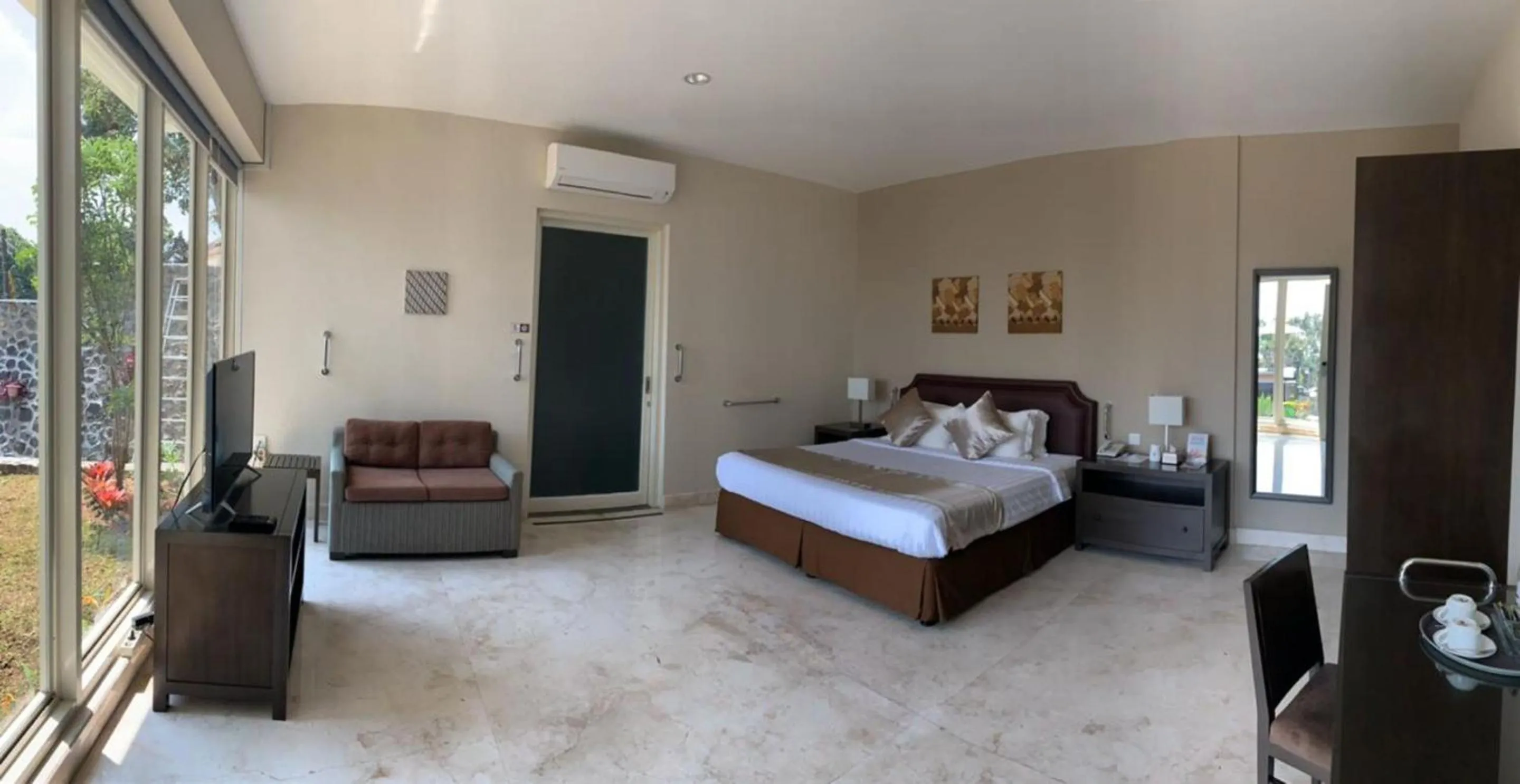 Bedroom, Bed in Arainn Bed & Breakfast Tretes Prigen by ecommerceloka