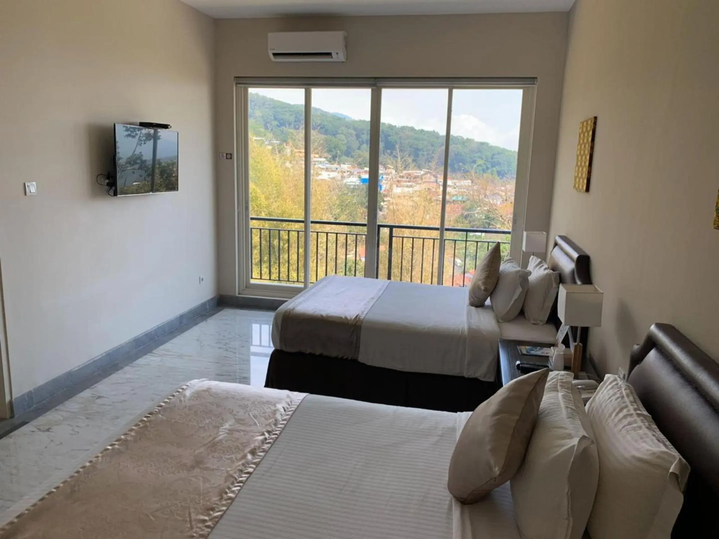 Standard Double Room in Arainn Bed & Breakfast Tretes Prigen by ecommerceloka Standard Double Room in Arainn Bed & Breakfast Tretes Prigen by ecommerceloka