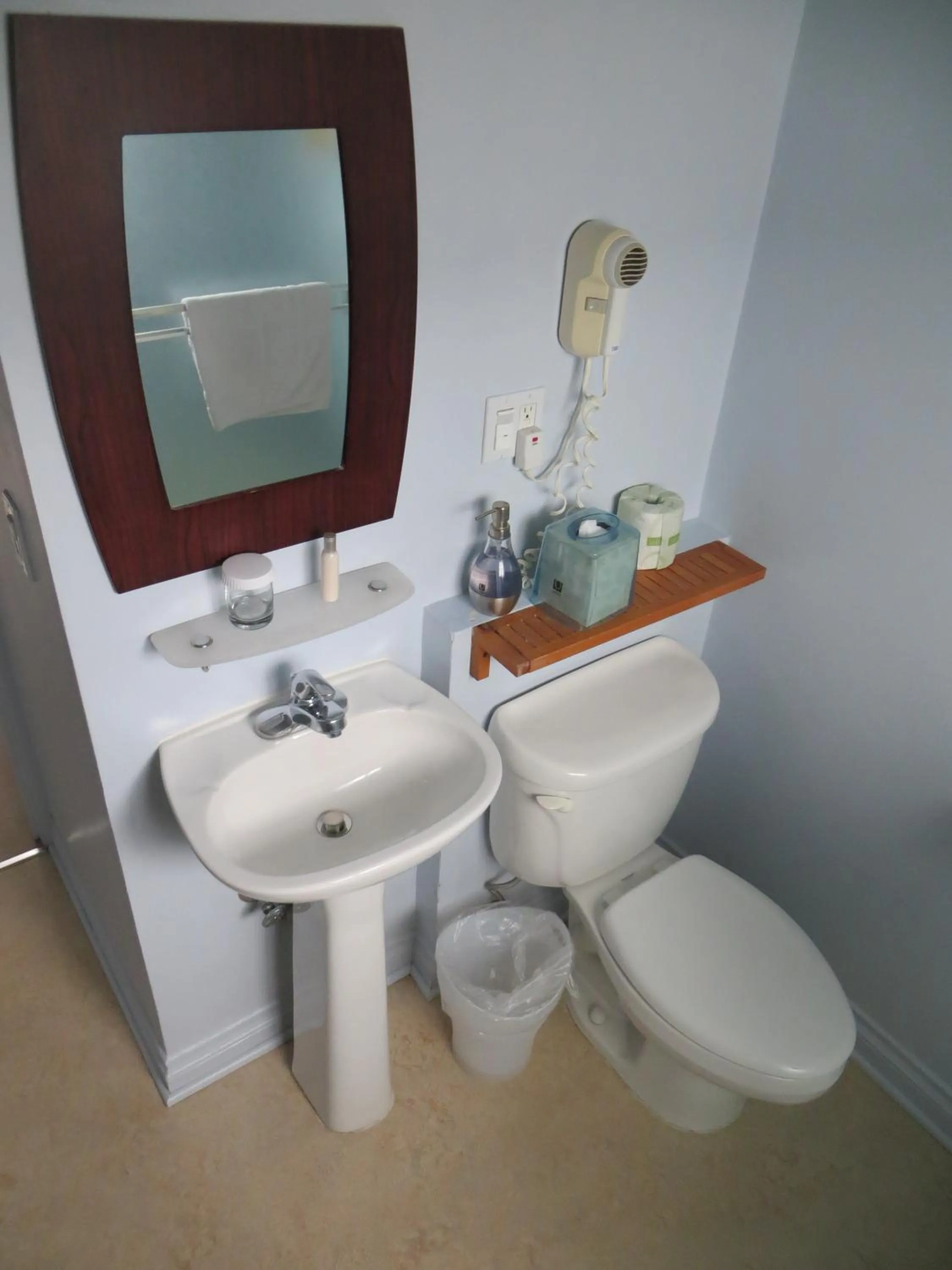 Bathroom in Casa Del Mar Inn
