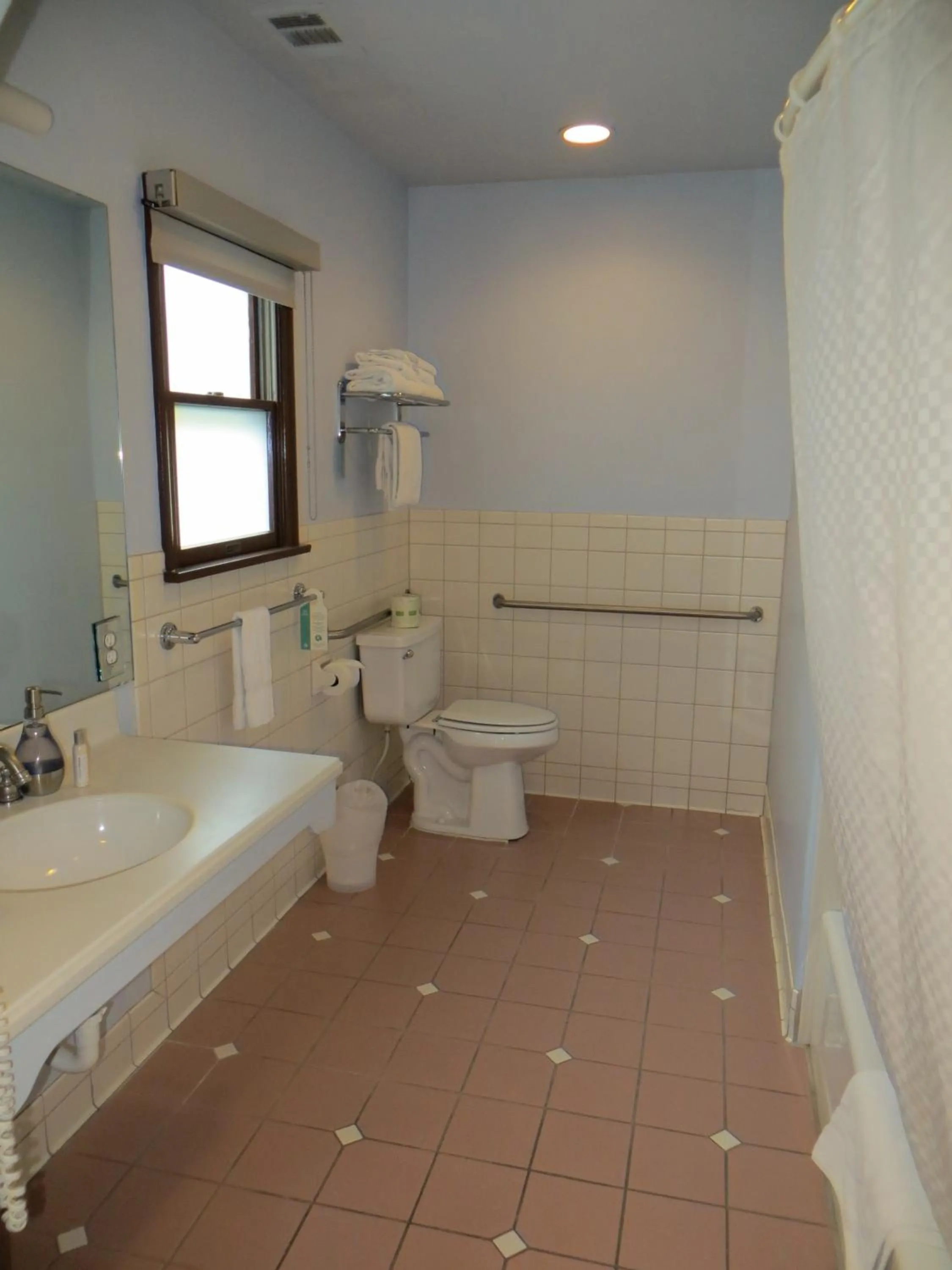 Bathroom in Casa Del Mar Inn