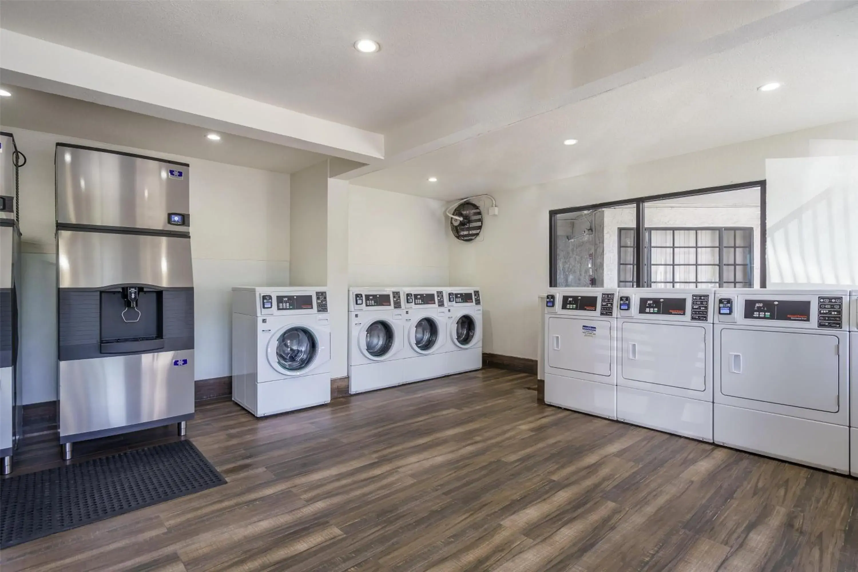 Property building in Motel 6-Fremont, CA - North Property building in Motel 6-Fremont, CA - North