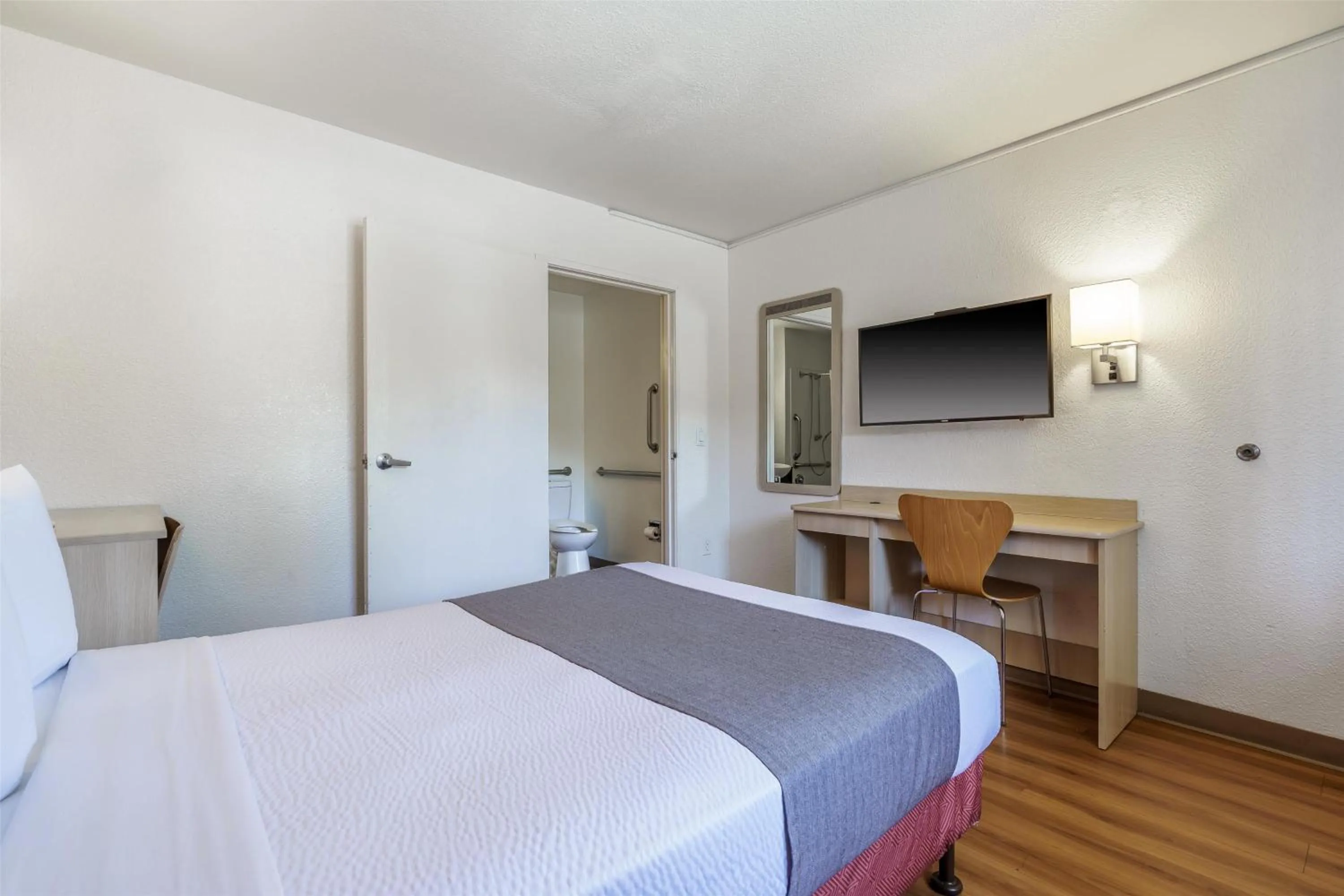 Bedroom, Bed in Motel 6-Fremont, CA - North