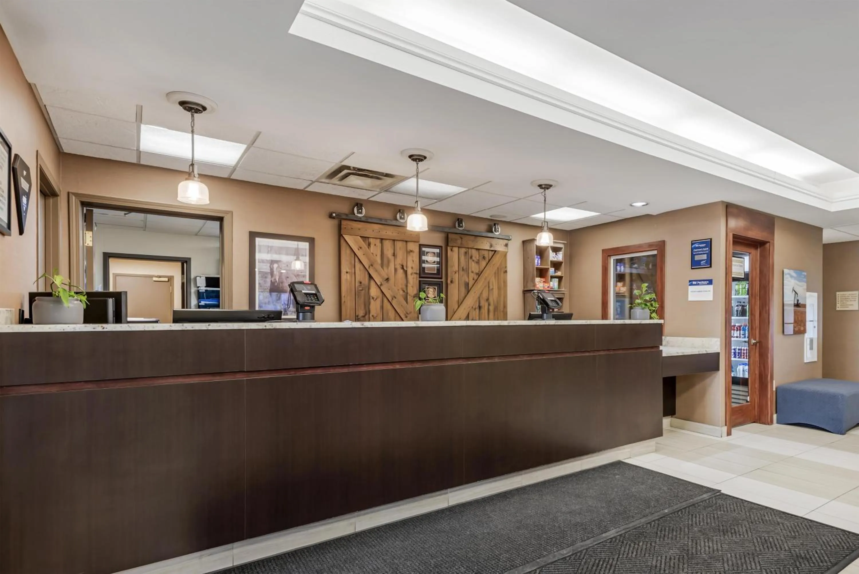 Lobby or reception in Best Western Plus Red Deer Inn & Suite