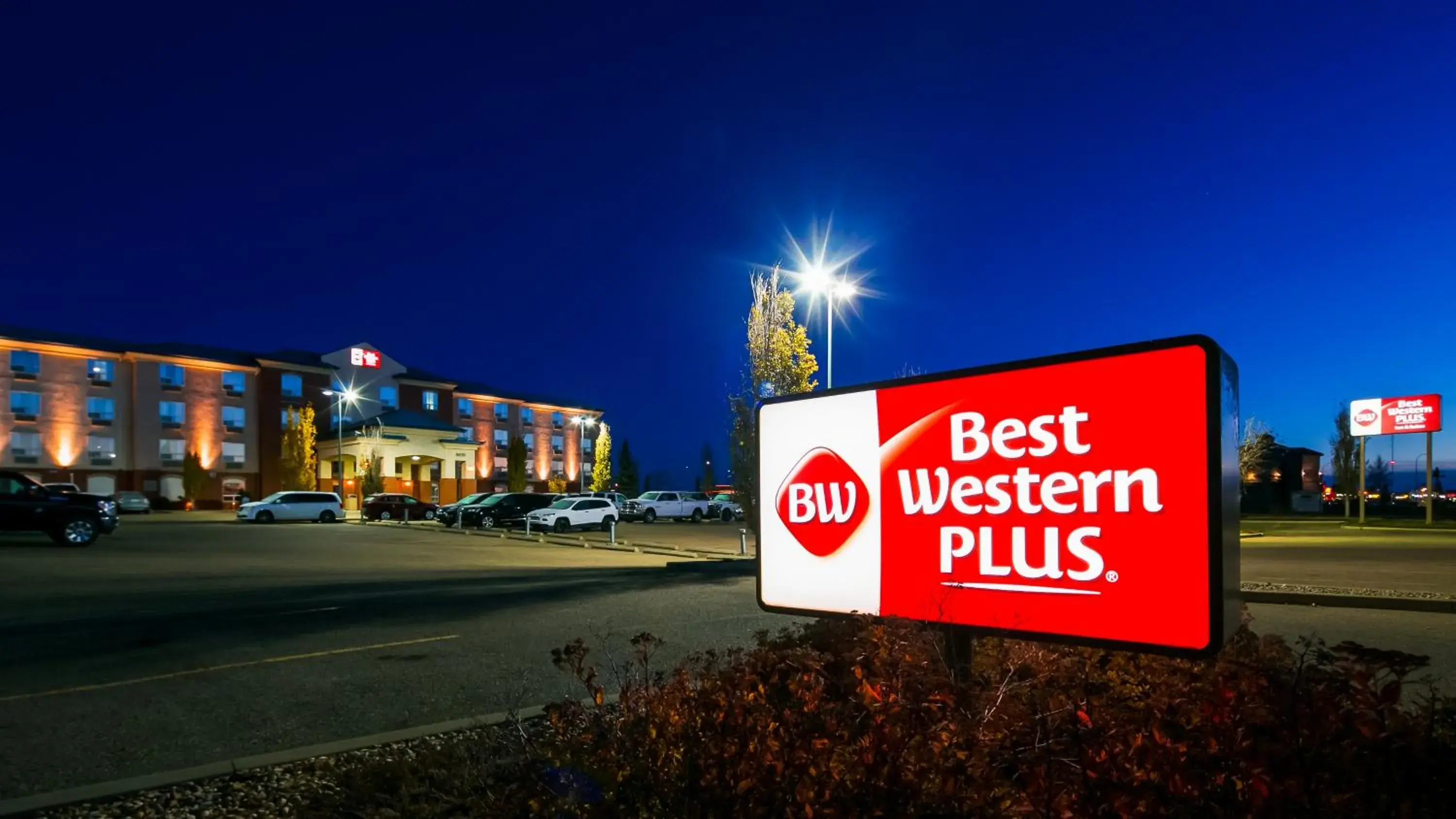 Property building in Best Western Plus Red Deer Inn & Suite Property building in Best Western Plus Red Deer Inn & Suite