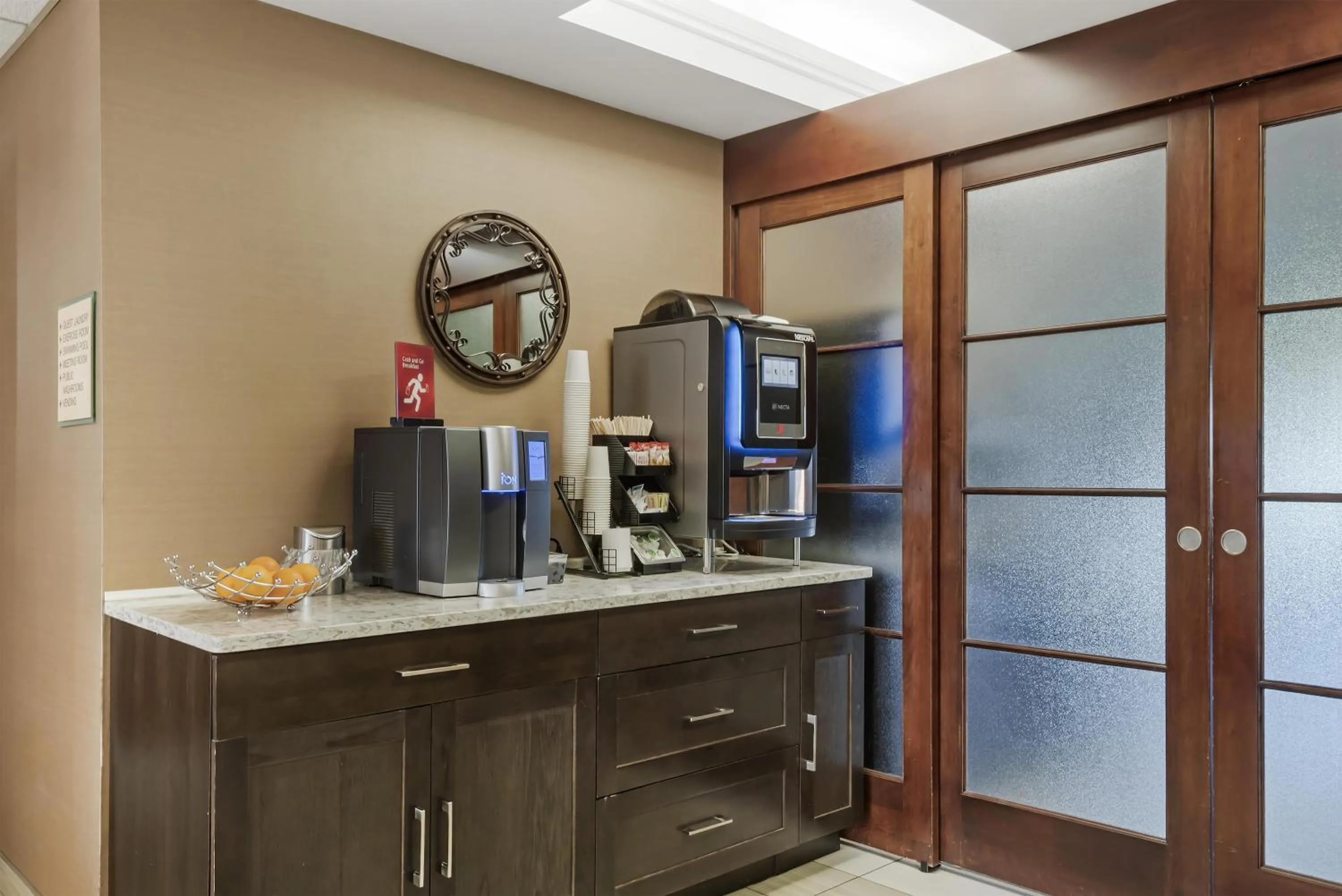 Property building in Best Western Plus Red Deer Inn & Suite