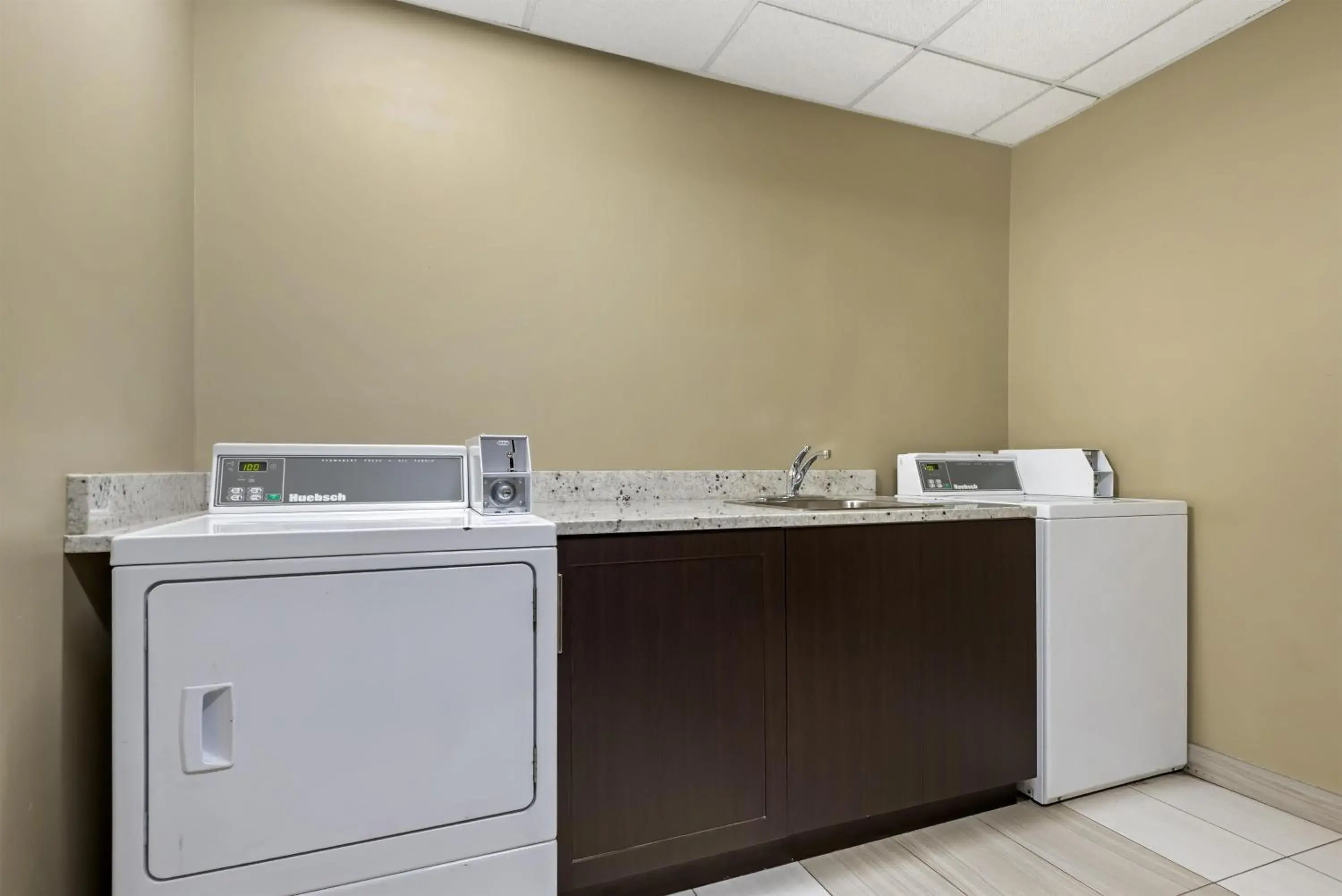 Property building in Best Western Plus Red Deer Inn & Suite Property building in Best Western Plus Red Deer Inn & Suite