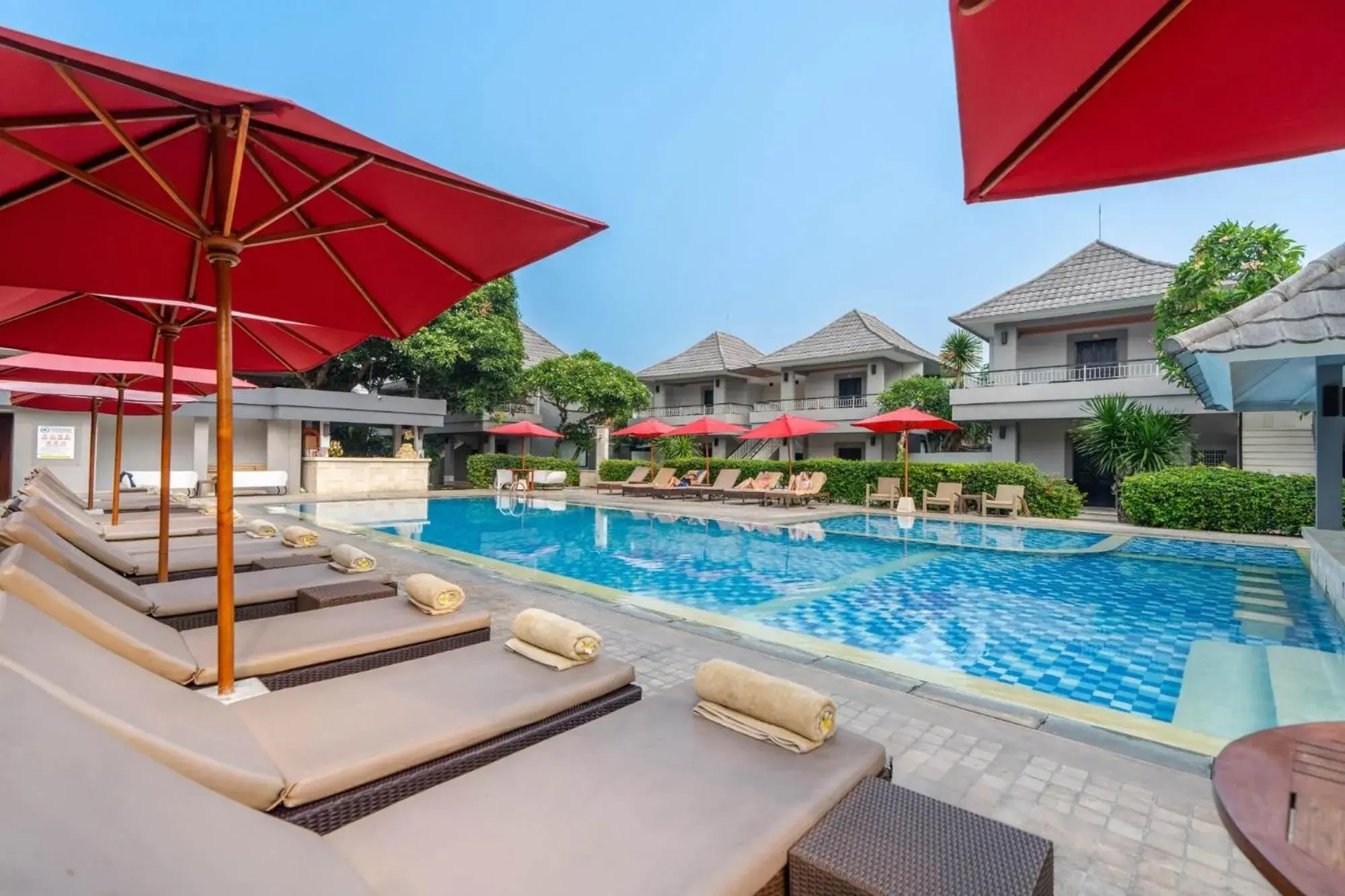 Swimming pool in Dewi Sri Hotel Swimming pool in Dewi Sri Hotel