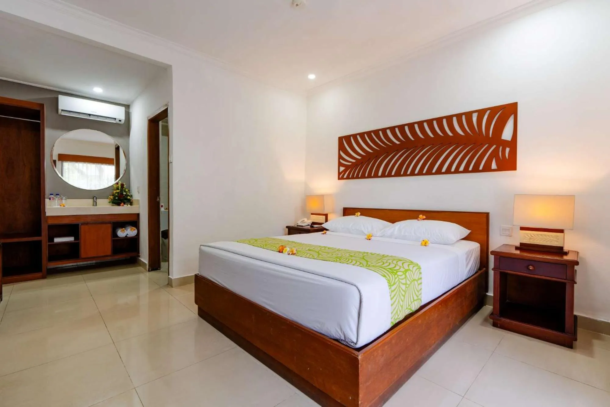 Bedroom, Bed in Dewi Sri Hotel