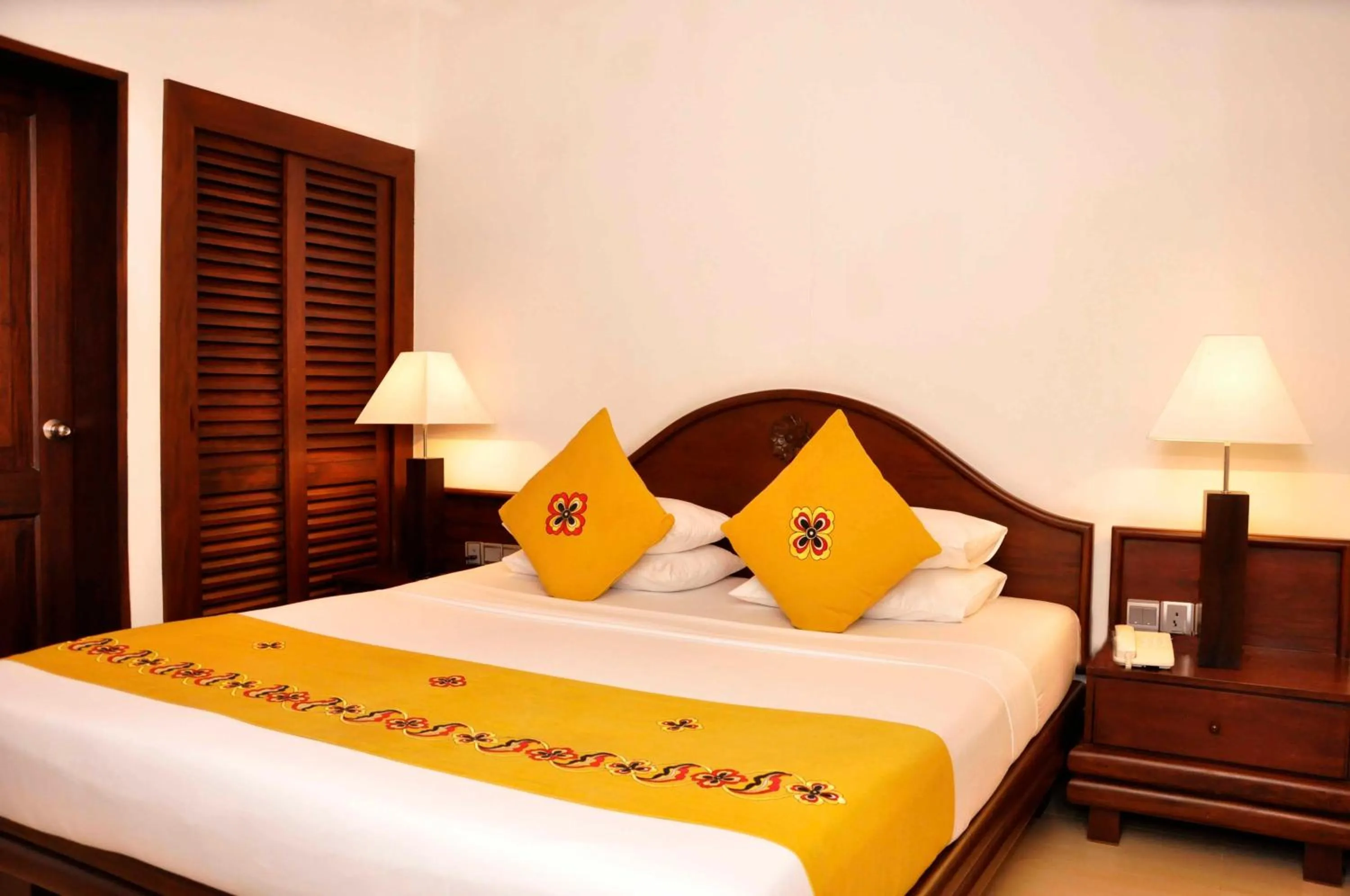 Bed in Amaya Lake Dambulla